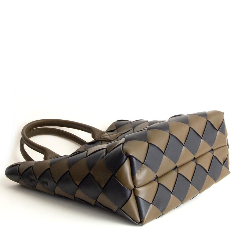 bottega veneta green and black leather maxi cabat 30 tote bag at 1stdibs