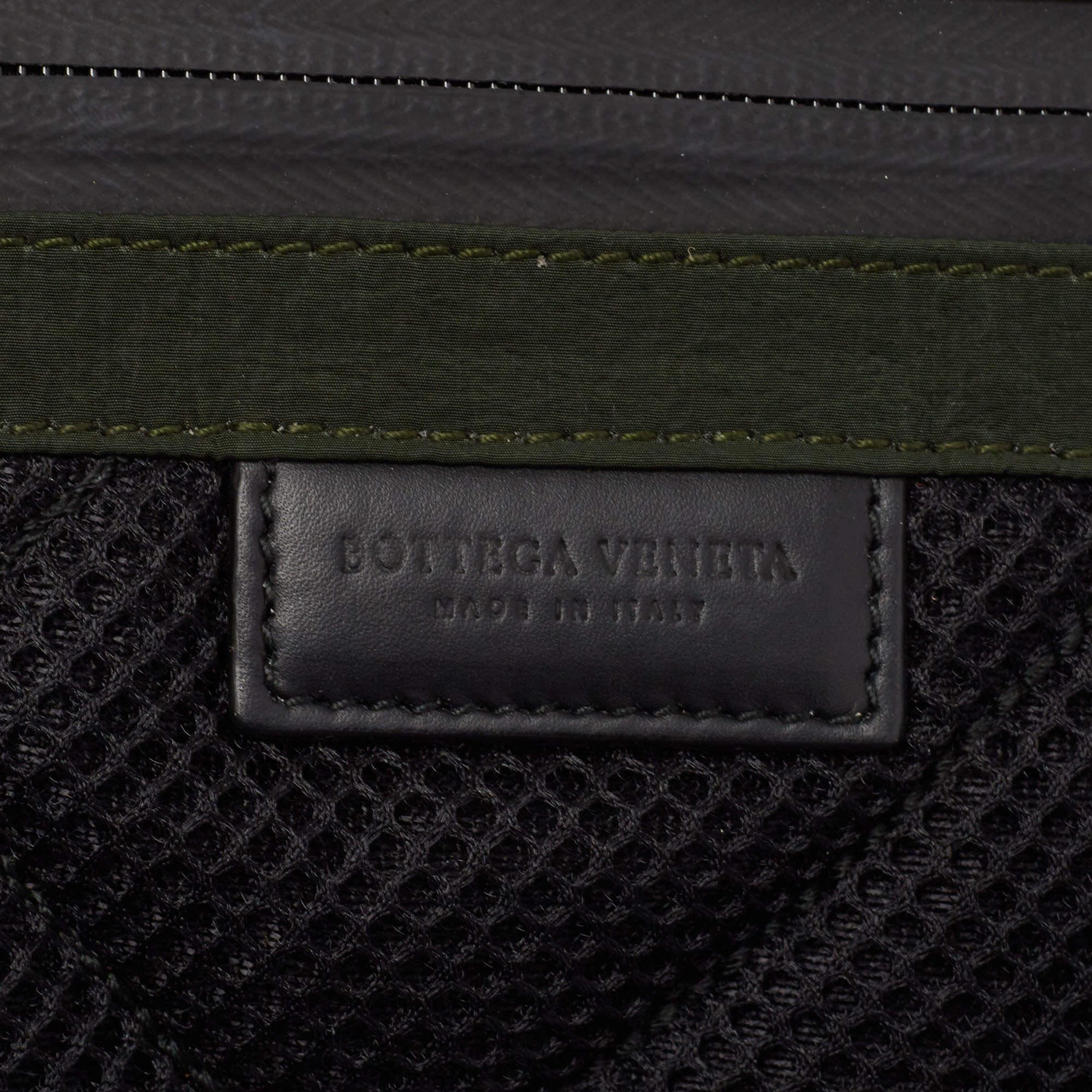 Bottega Veneta Green/Black Nylon and Mesh Foldable Belt Bag For Sale 7