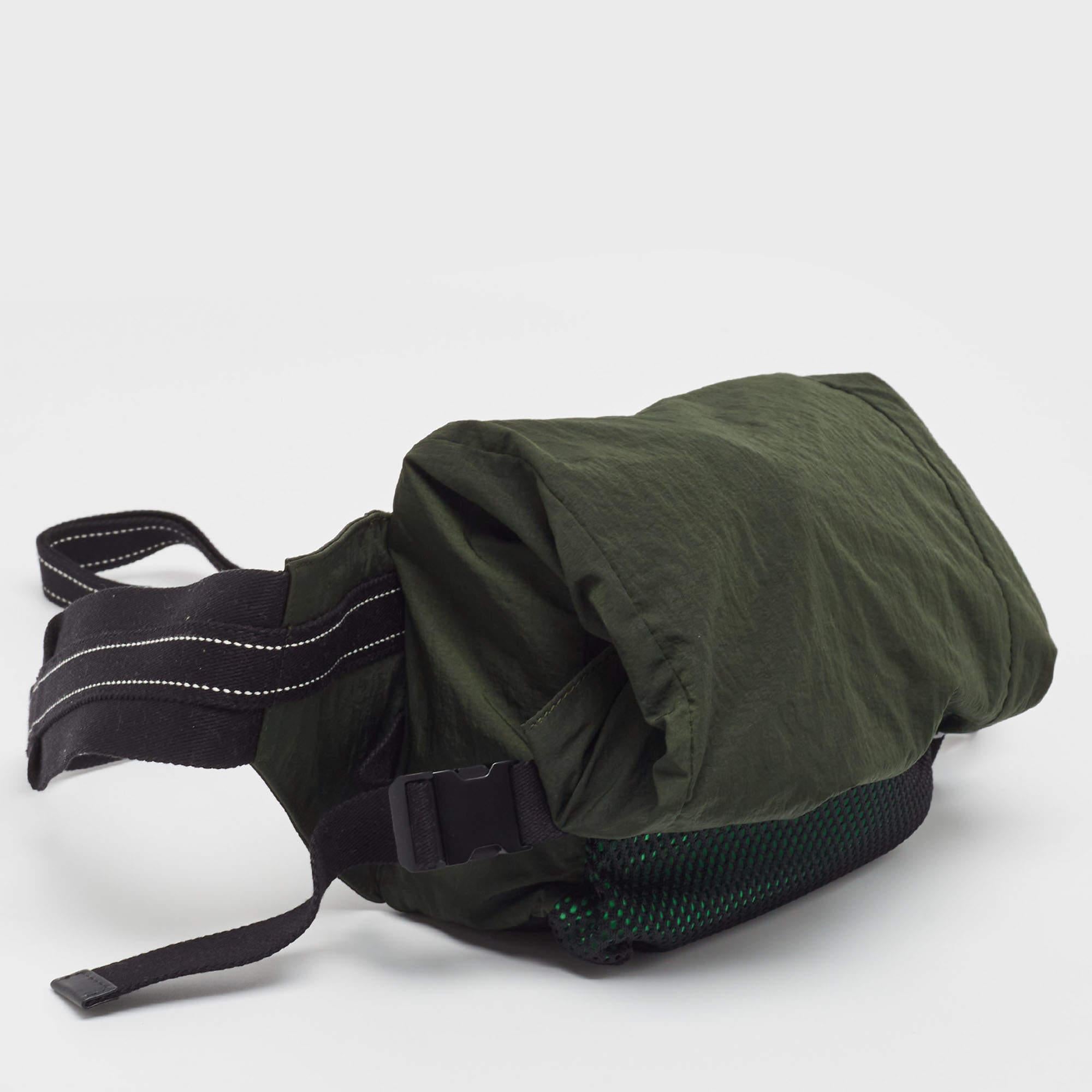 Bottega Veneta Green/Black Nylon and Mesh Foldable Belt Bag In New Condition For Sale In Dubai, Al Qouz 2