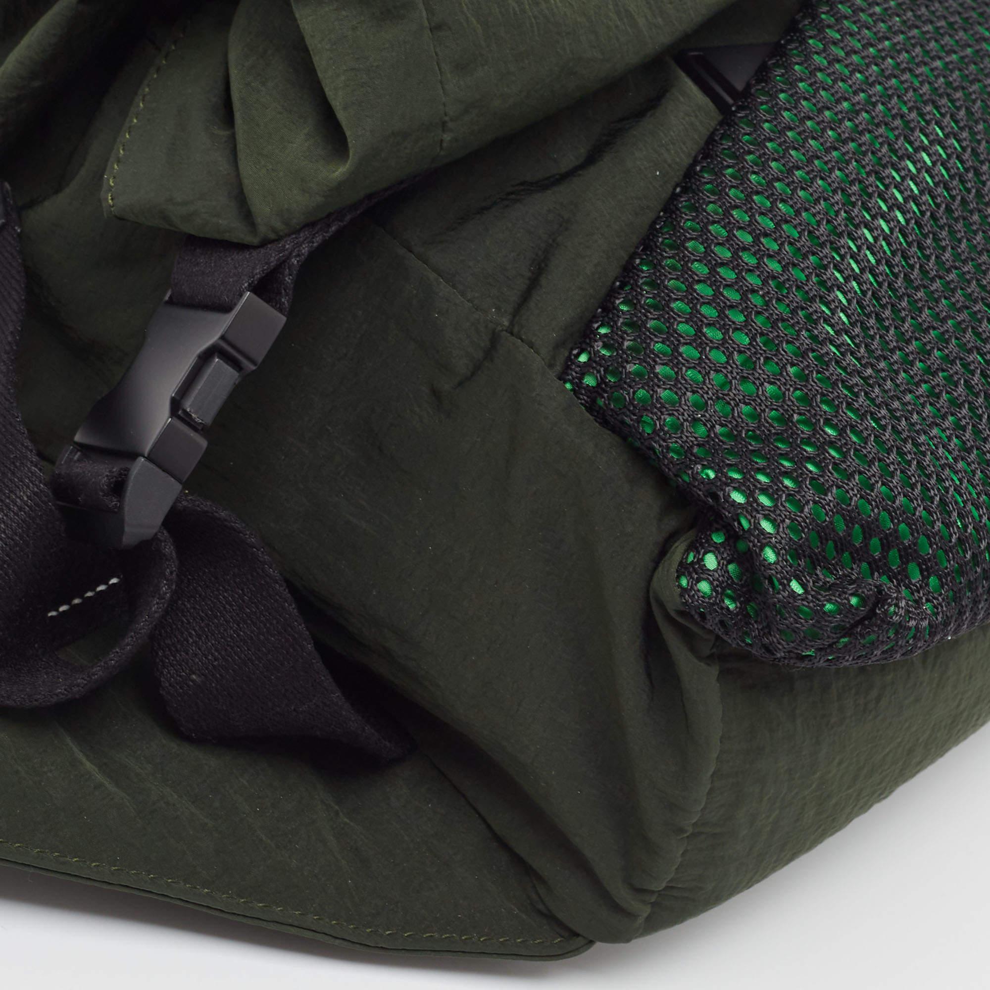 Men's Bottega Veneta Green/Black Nylon and Mesh Foldable Belt Bag For Sale