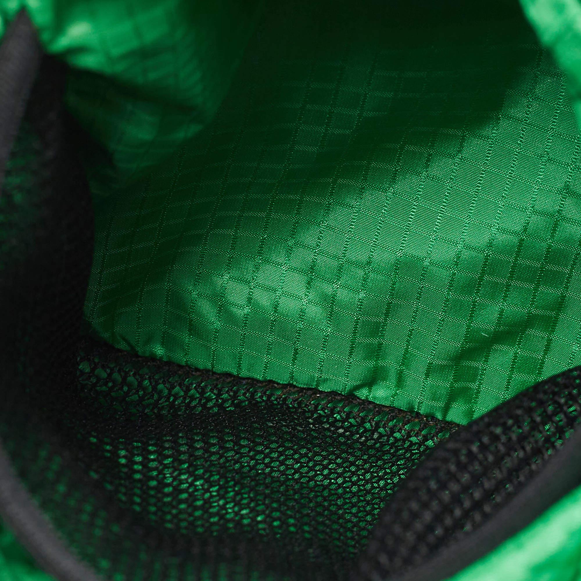 Bottega Veneta Green/Black Nylon and Mesh Foldable Belt Bag For Sale 5