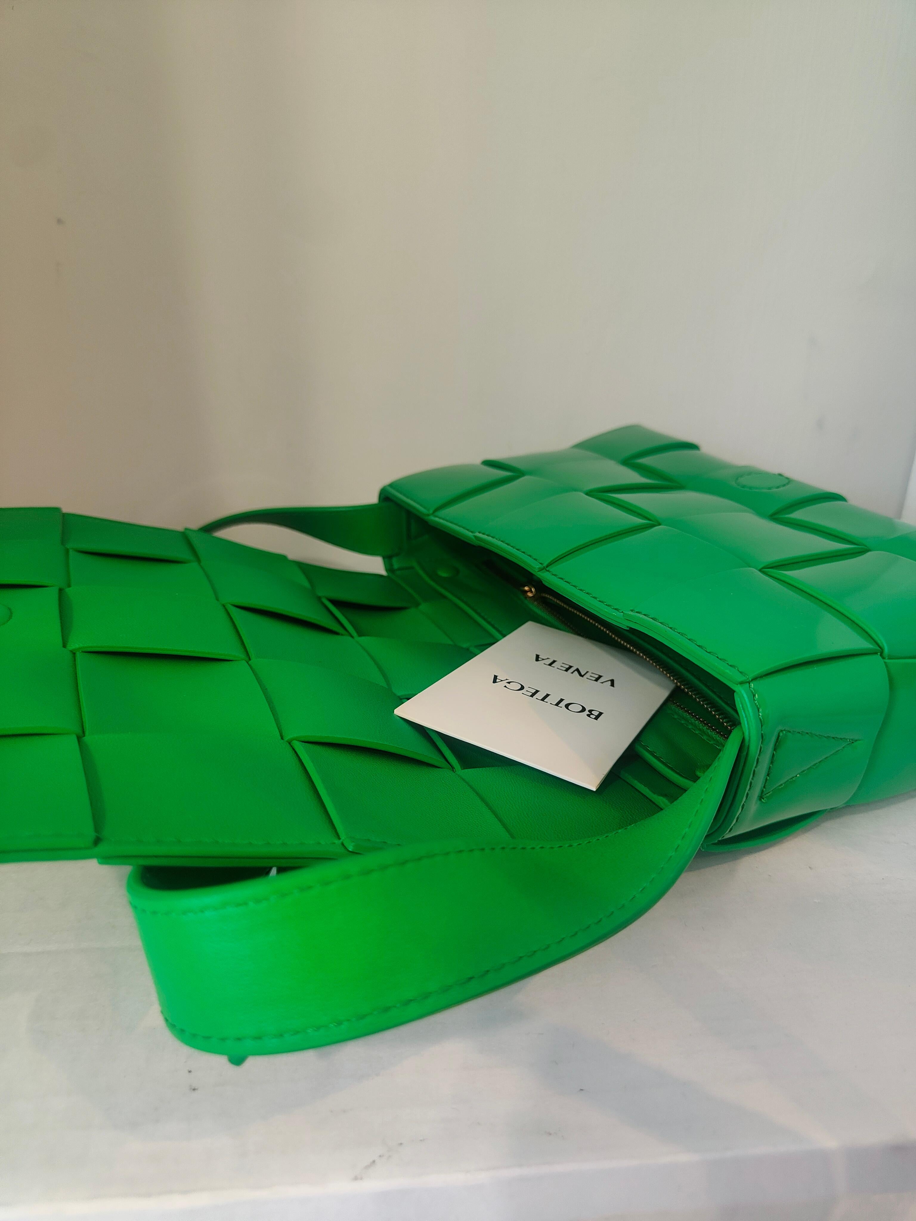 Bottega Veneta borsa a cassetta verde NWOT In condizioni Nuovo in vendita a Capri, IT