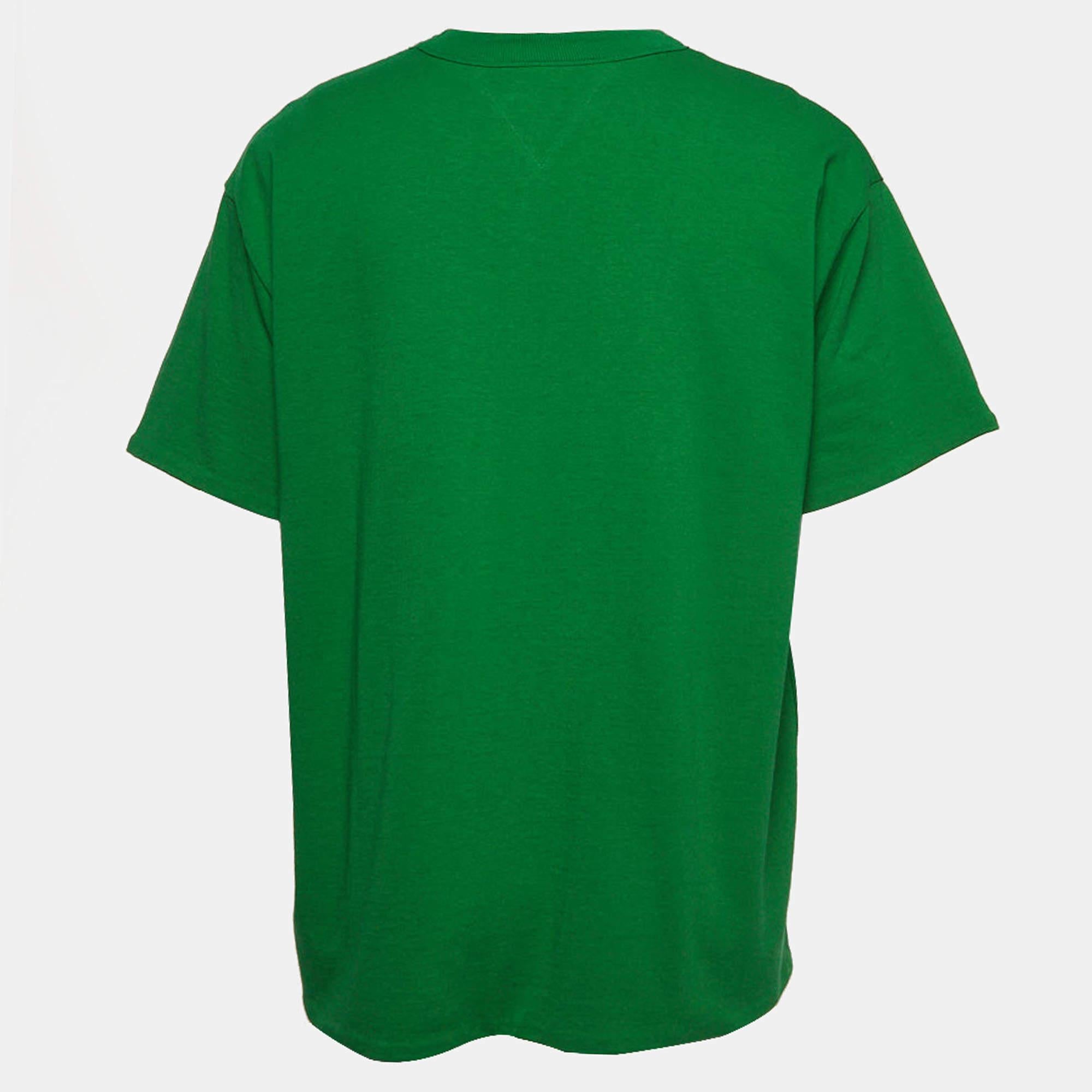 A perfect combination of comfort, luxury, and style, this designer t-shirt is a must-have piece! Made from quality materials, the creation can be styled with denim pants and sneakers for a cool look.
