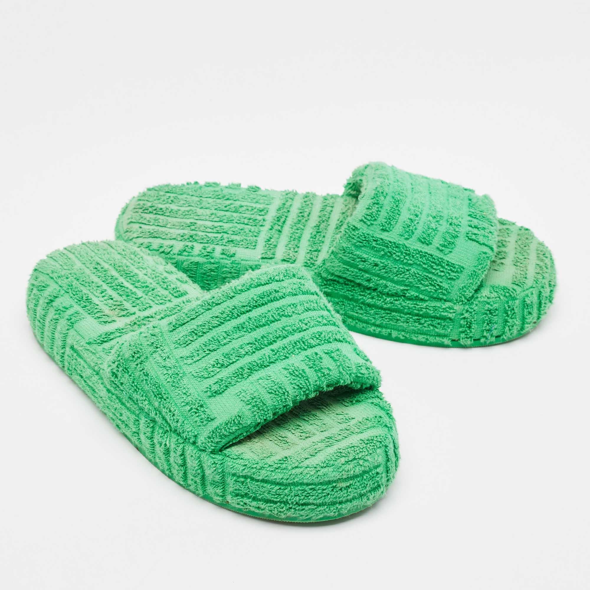 Bottega Veneta Greene & Greene Sponge Platform Slides Taglia 36 In condizioni buone in vendita a Dubai, Al Qouz 2