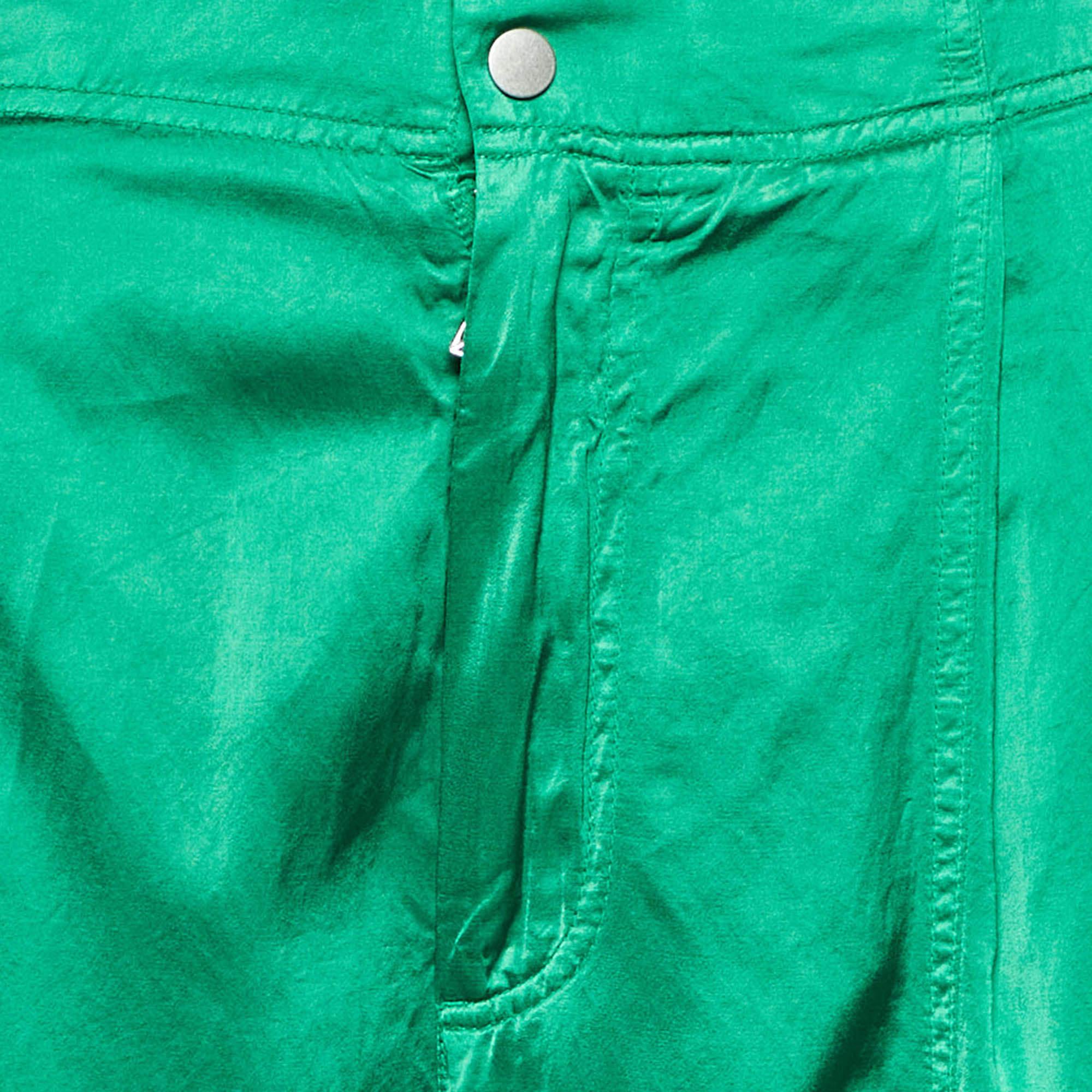 Pantalon de cargaison en satin fluide vert Bottega Veneta L Neuf - En vente à Dubai, Al Qouz 2