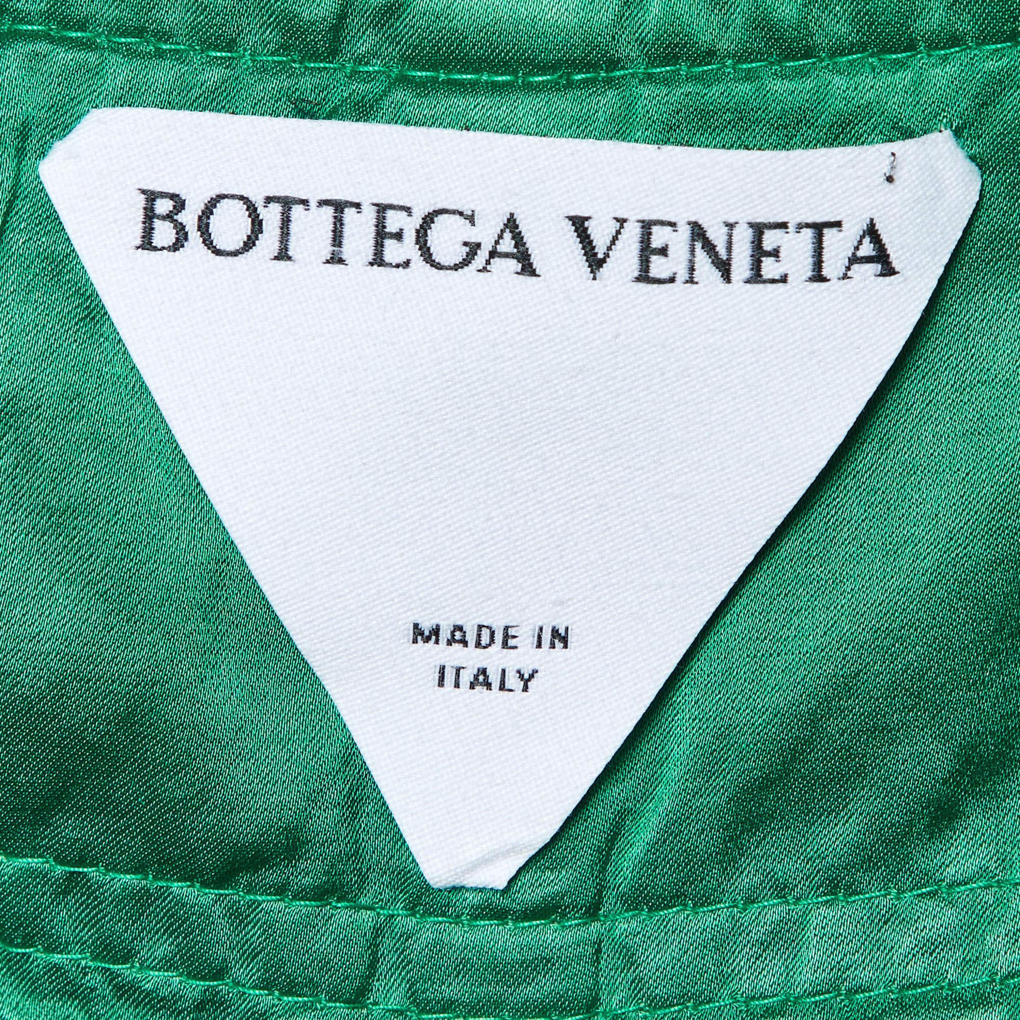 Pantalon de cargaison en satin fluide vert Bottega Veneta L Pour femmes en vente