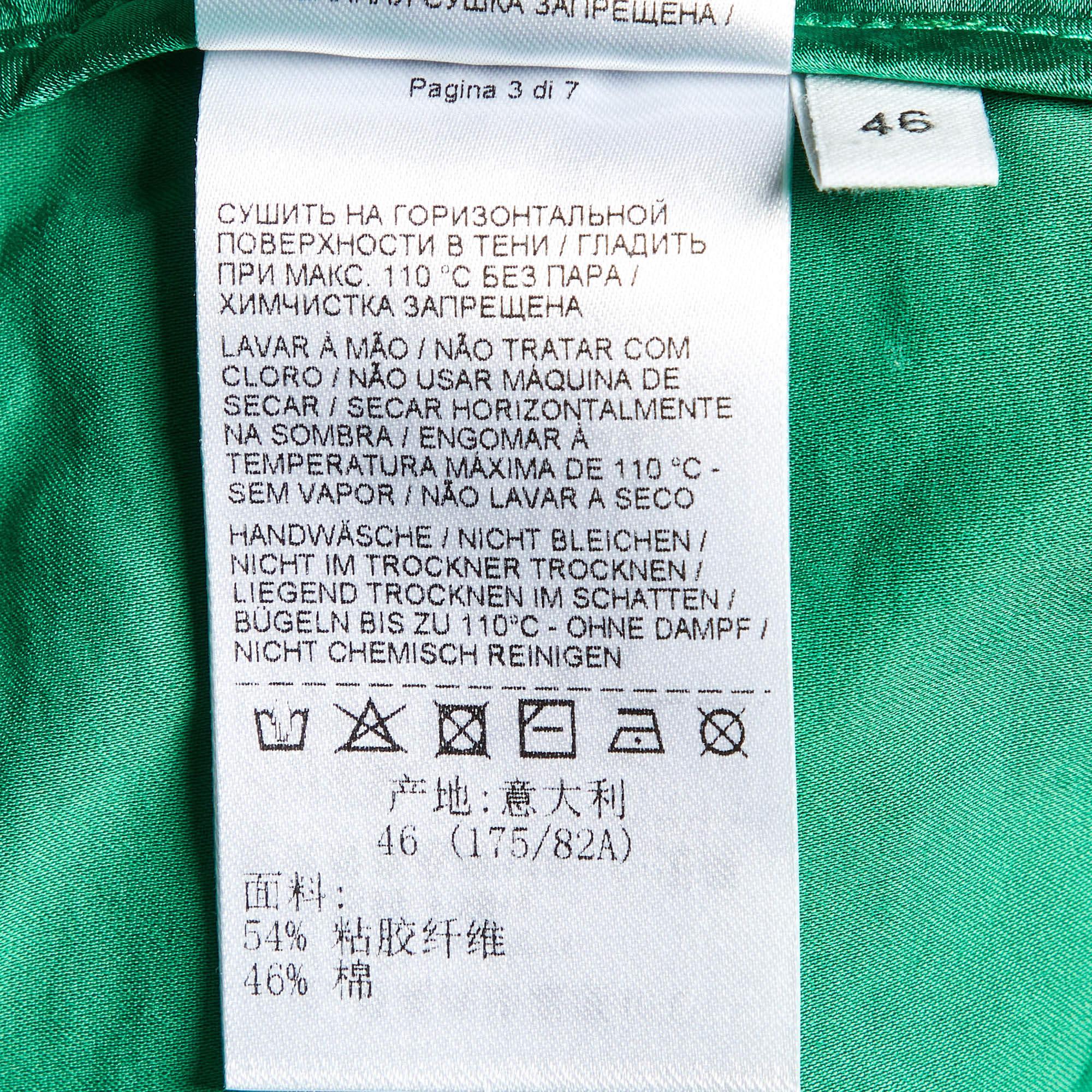 Pantalon de cargaison en satin fluide vert Bottega Veneta L en vente 2