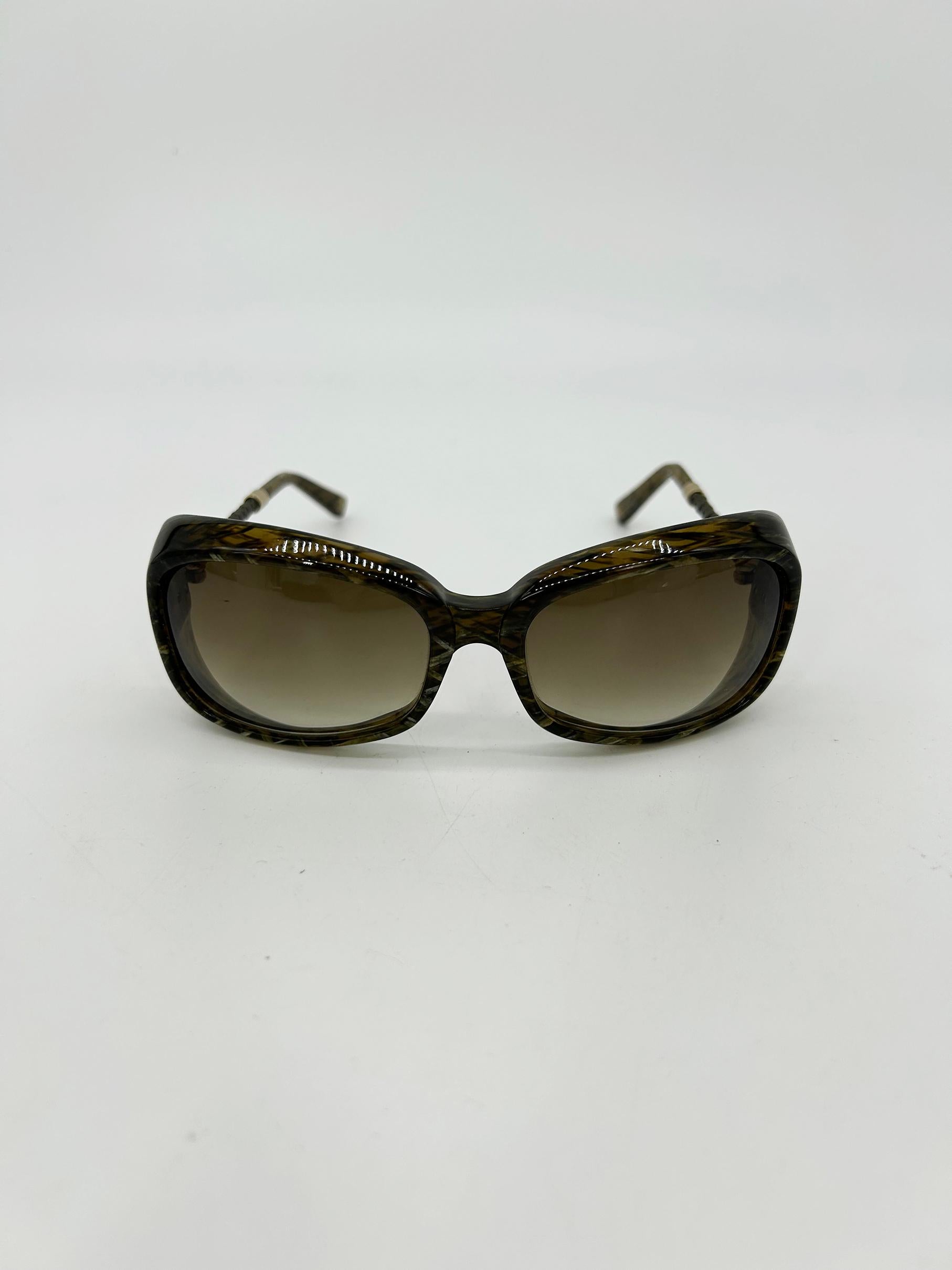 Bottega Veneta Green Frame Square Lens Woven Leather Sunglasses en Excelente estado para la venta en Philadelphia, PA