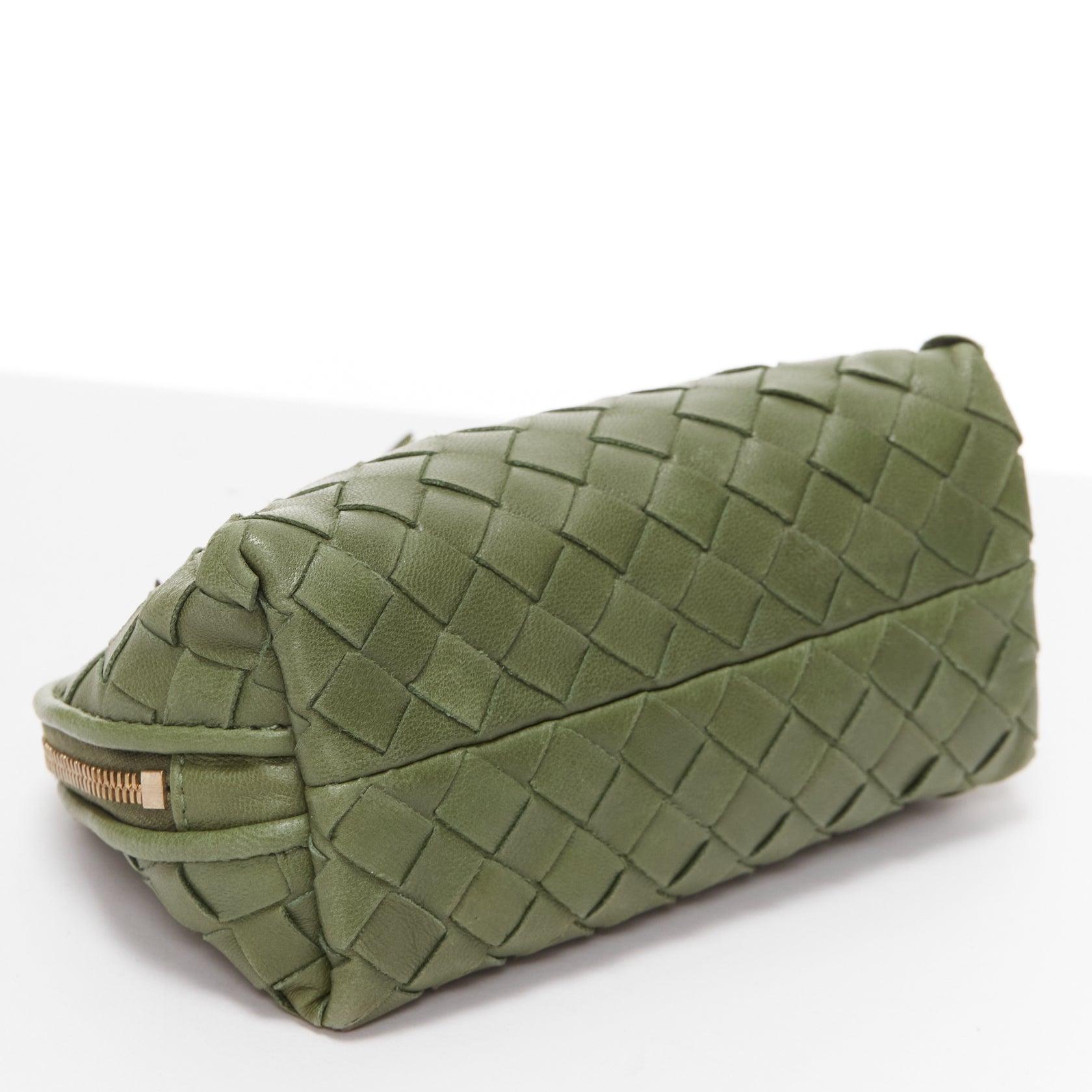 BOTTEGA VENETA green intrecciato knot gold zip small zip pouch bag For Sale 1