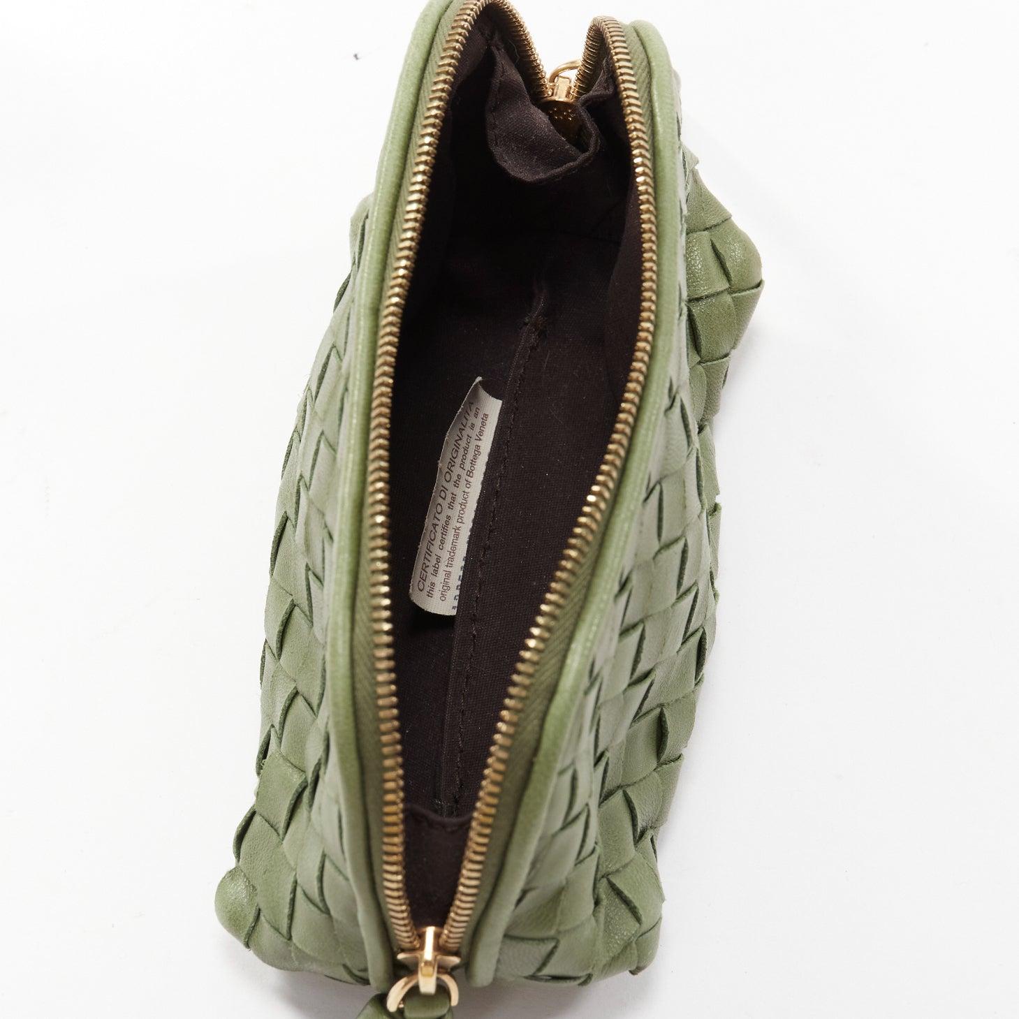 BOTTEGA VENETA green intrecciato knot gold zip small zip pouch bag For Sale 4