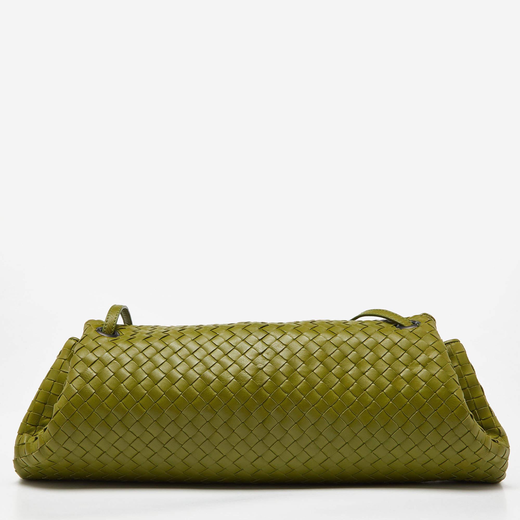 Women's Bottega Veneta Green Intrecciato Leather Drawstring Flap Bag For Sale
