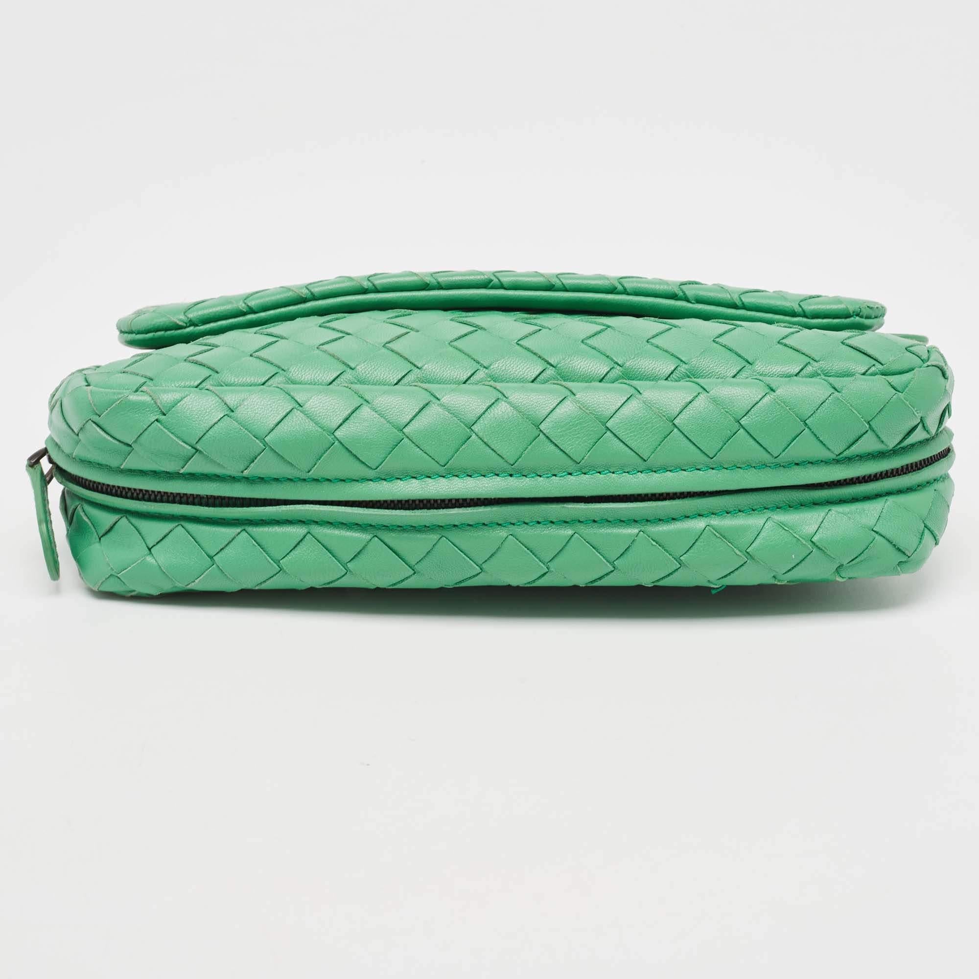 Bottega Veneta Green Intrecciato Leather Mini Flap Chain Crossbody Bag In Good Condition In Dubai, Al Qouz 2