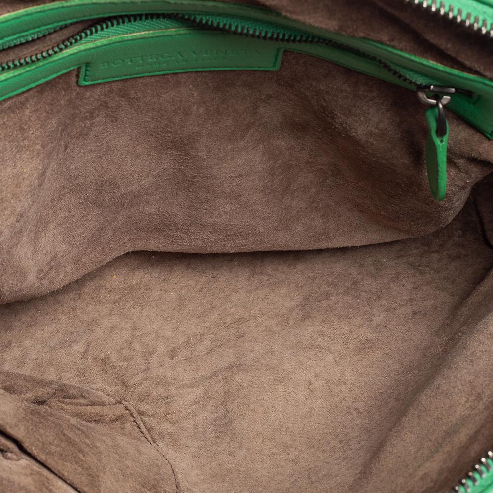 Bottega Veneta Green Intrecciato Leather Nodini Crossbody Bag In Good Condition In Dubai, Al Qouz 2