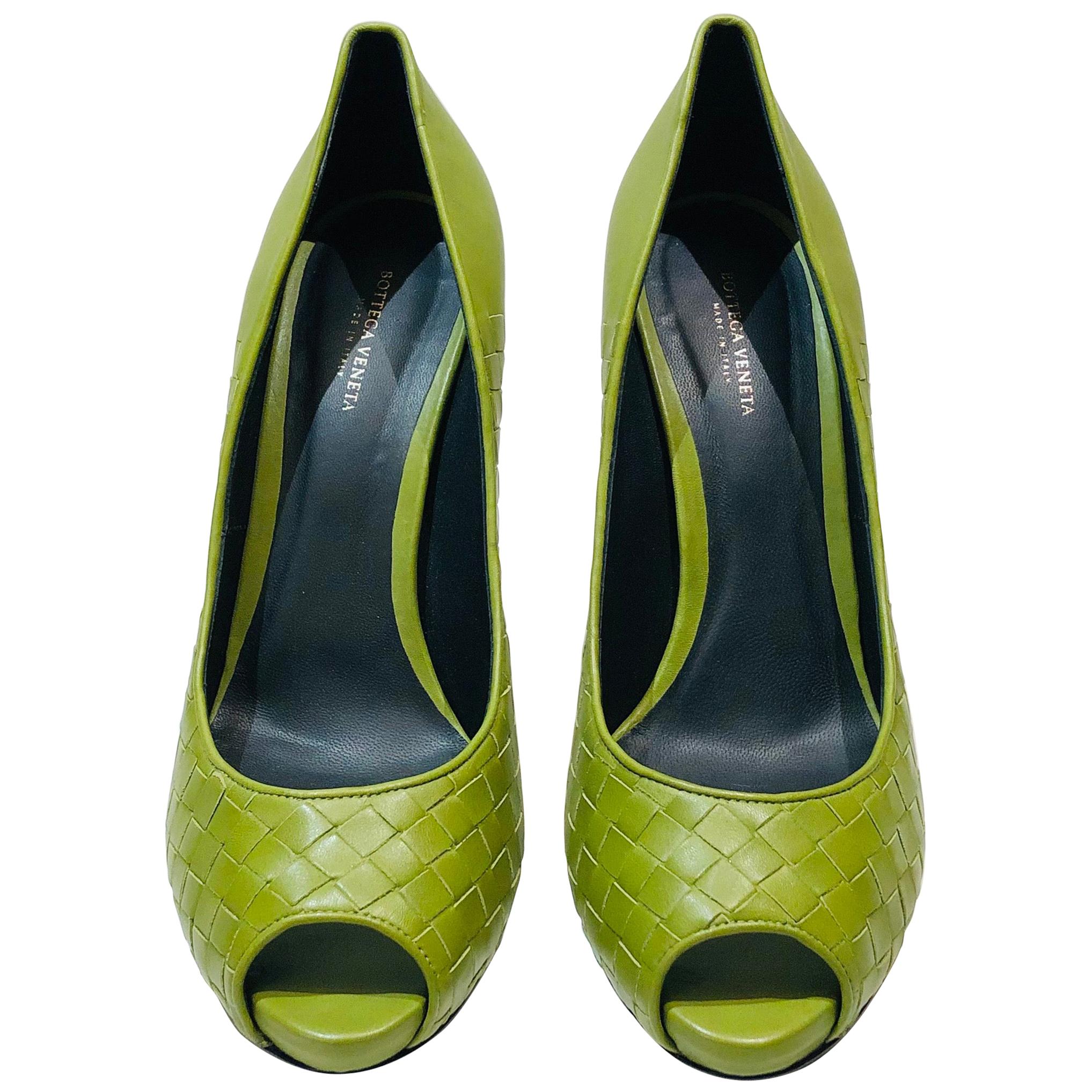 Bottega Veneta Green Intrecciato Leather Open Toes (orteils ouverts en cuir)  Talons hauts en vente