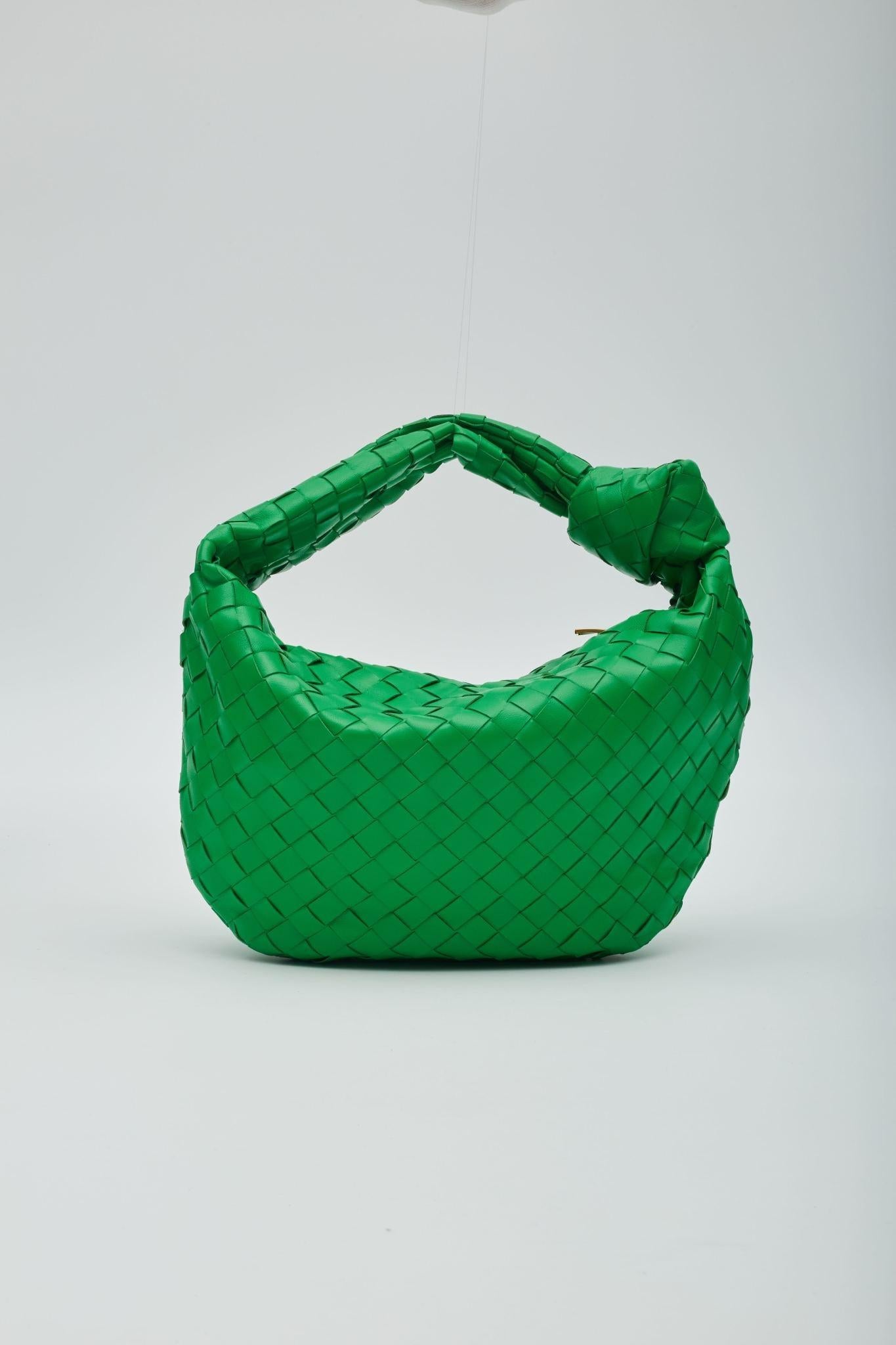 Bottega Veneta Green Intrecciato Leather The Jodie Handbag Teen In Excellent Condition For Sale In Montreal, Quebec