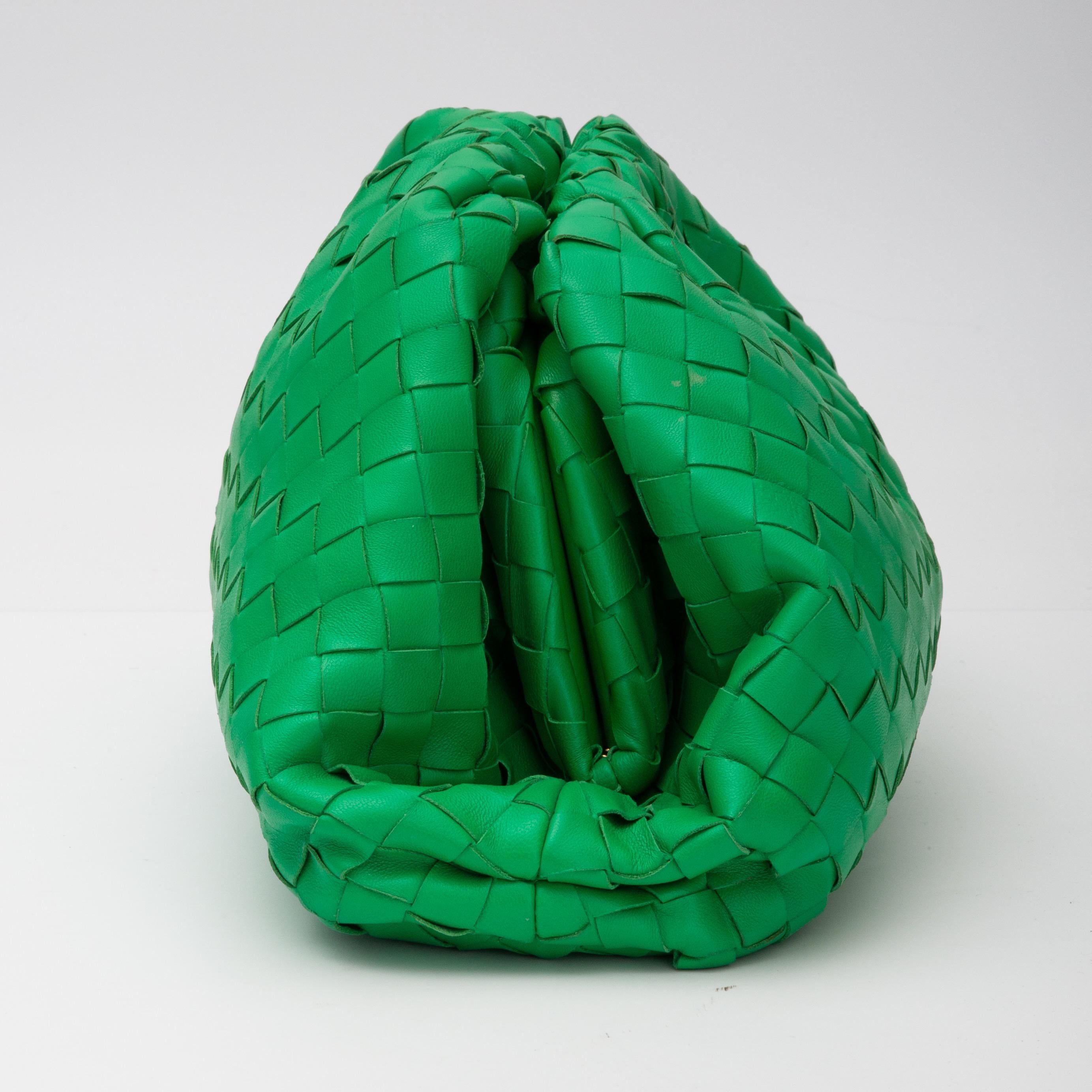 This mini Bottega Veneta bag is made of intrecciato leather in green.

COLOR: Parakeet (green)
MATERIAL: Calfskin
MEASURES: H 7” x L 15” x D 6.5”
COMES WITH: No name dust bag
CONDITION: Excellent - like new. Pristine.

Made in Italy