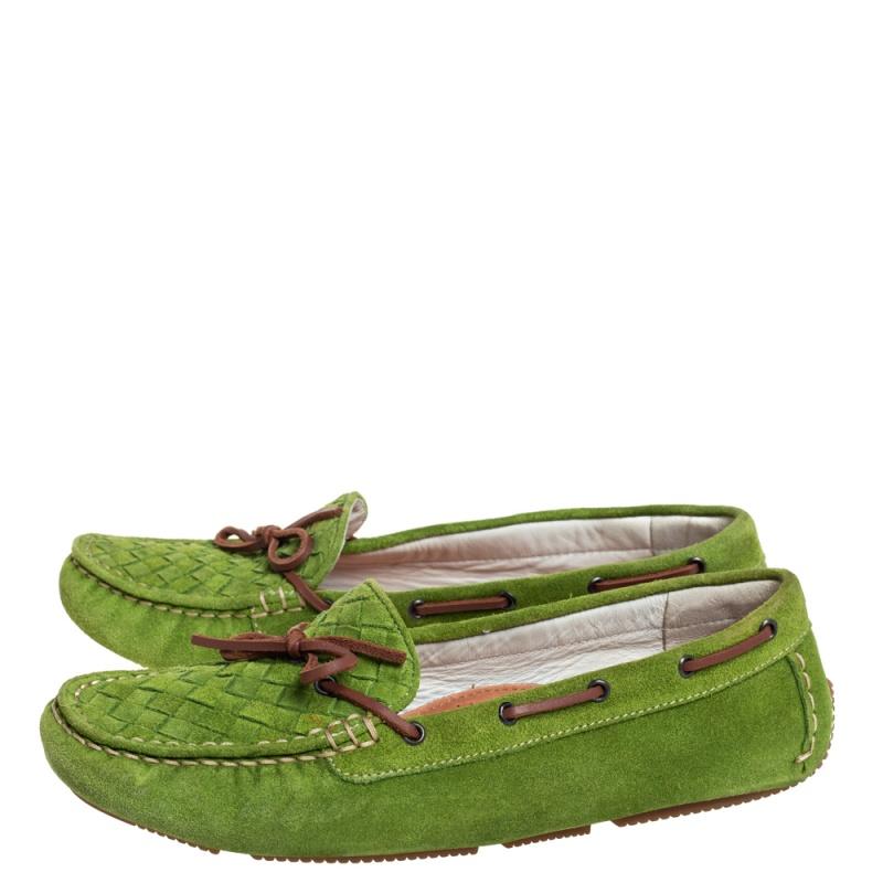 Brown Bottega Veneta Green Intrecciato Suede Bow Slip on Loafers Size 38 For Sale