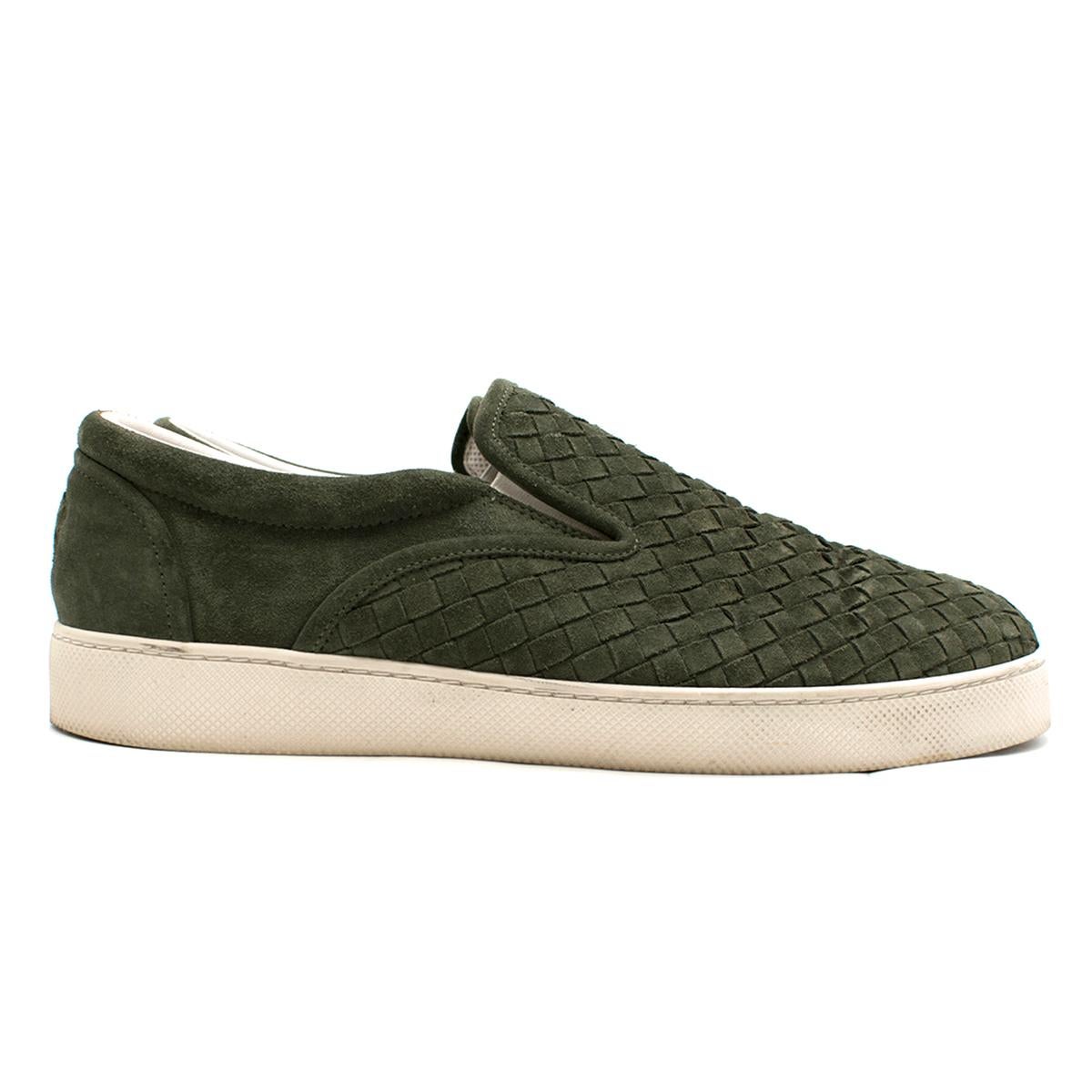 Bottega Veneta Green Intrecciato Suede Dodger Sneaker

- Green Suede Dodger Sneaker 
- Iconic Intrecciato motif at front of sneaker 
- Slip on 
- White rubber sole 

Please note, these items are pre-owned and may show some signs of storage, even