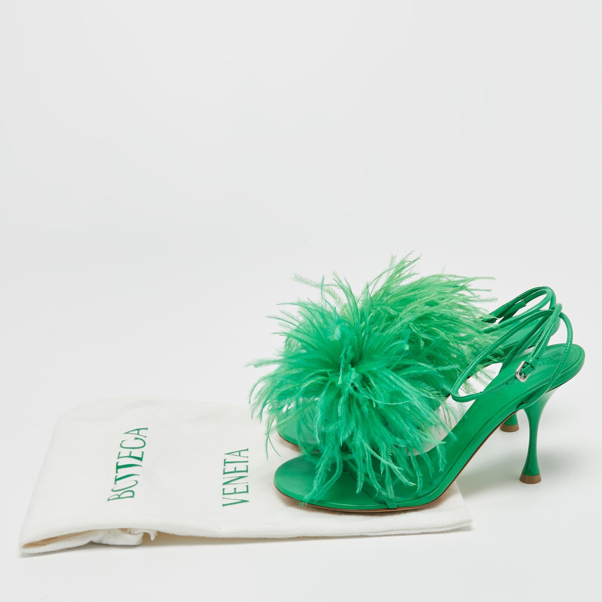 Bottega Veneta Green Leather and Fur Ankle Strap Sandals Size 39 In New Condition In Dubai, Al Qouz 2