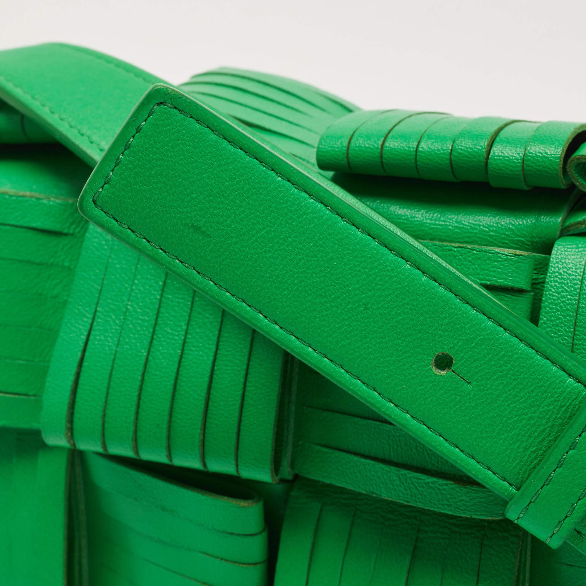 Bottega Veneta Green Leather Cassette Fringe Shoulder Bag For Sale 6