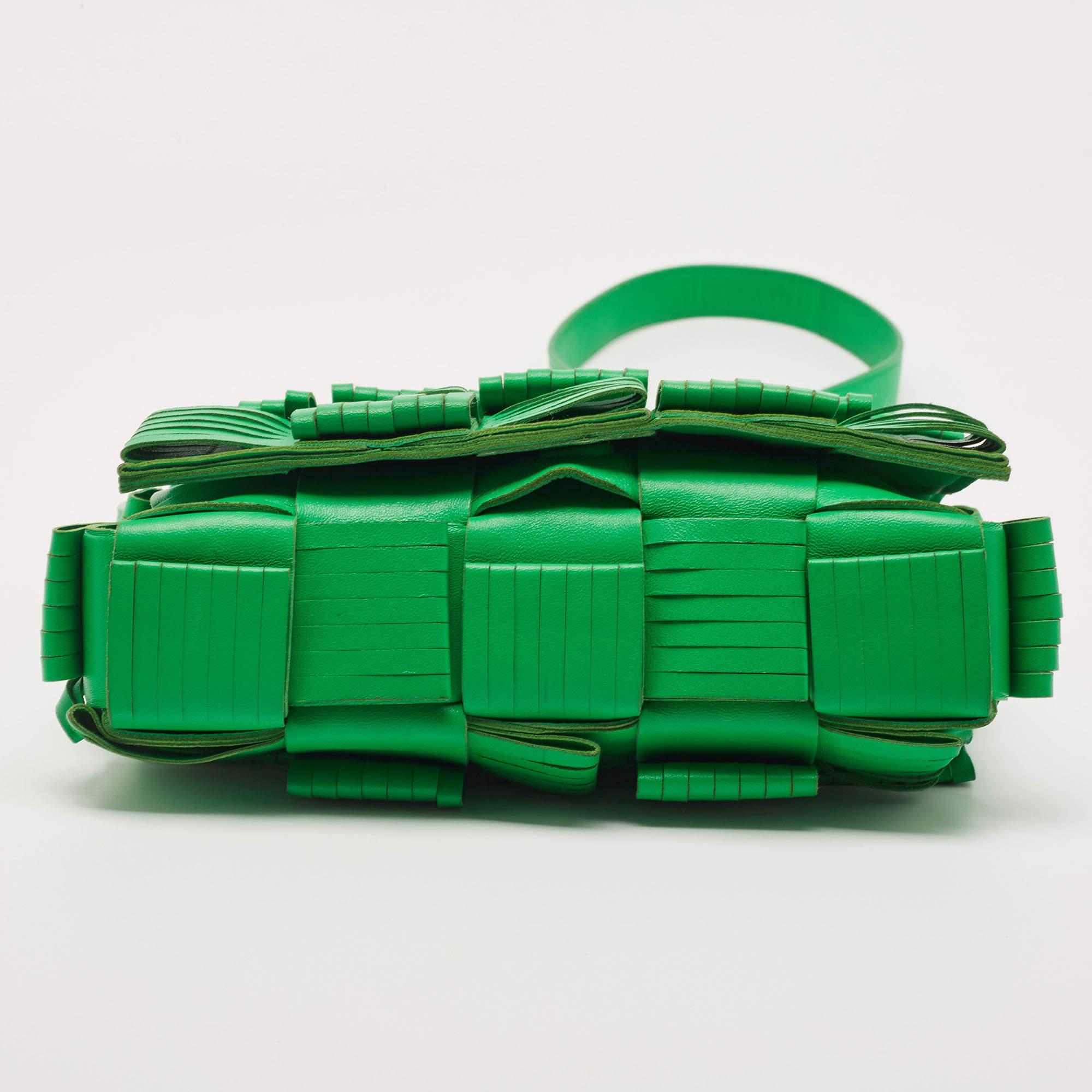 Women's Bottega Veneta Green Leather Cassette Fringe Shoulder Bag For Sale