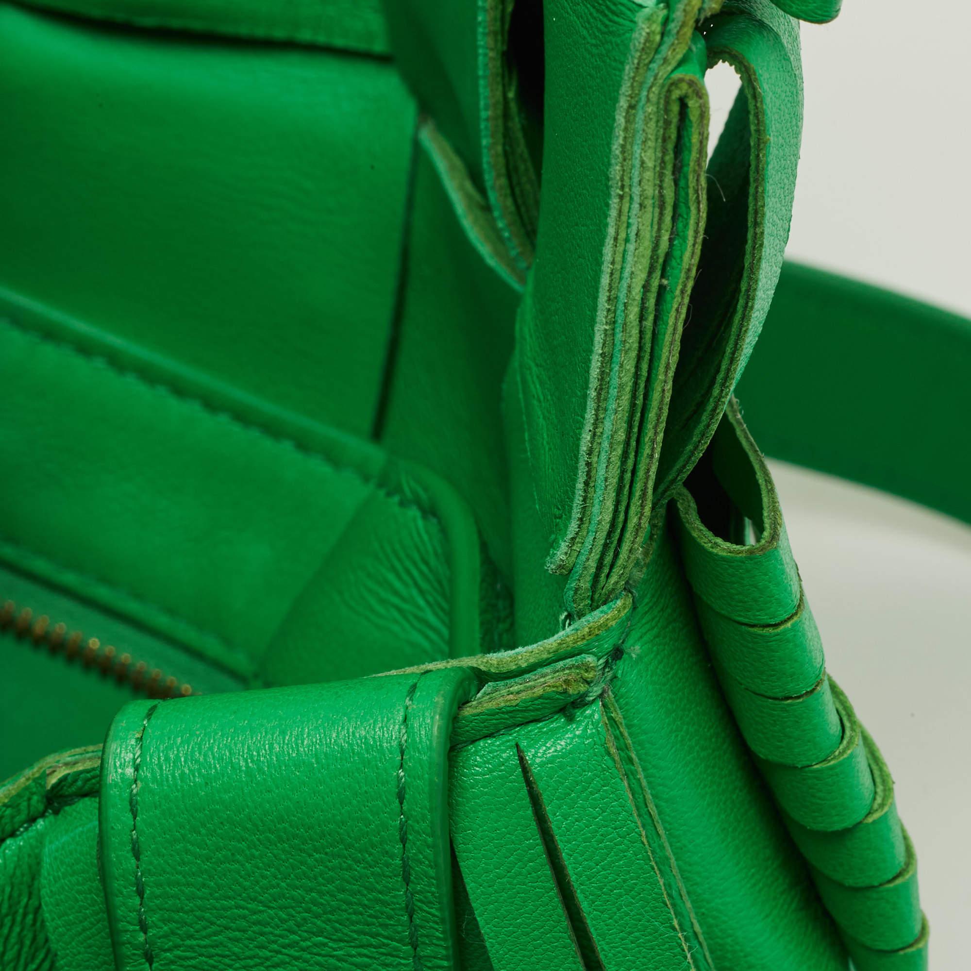 Bottega Veneta Green Leather Cassette Fringe Shoulder Bag For Sale 3
