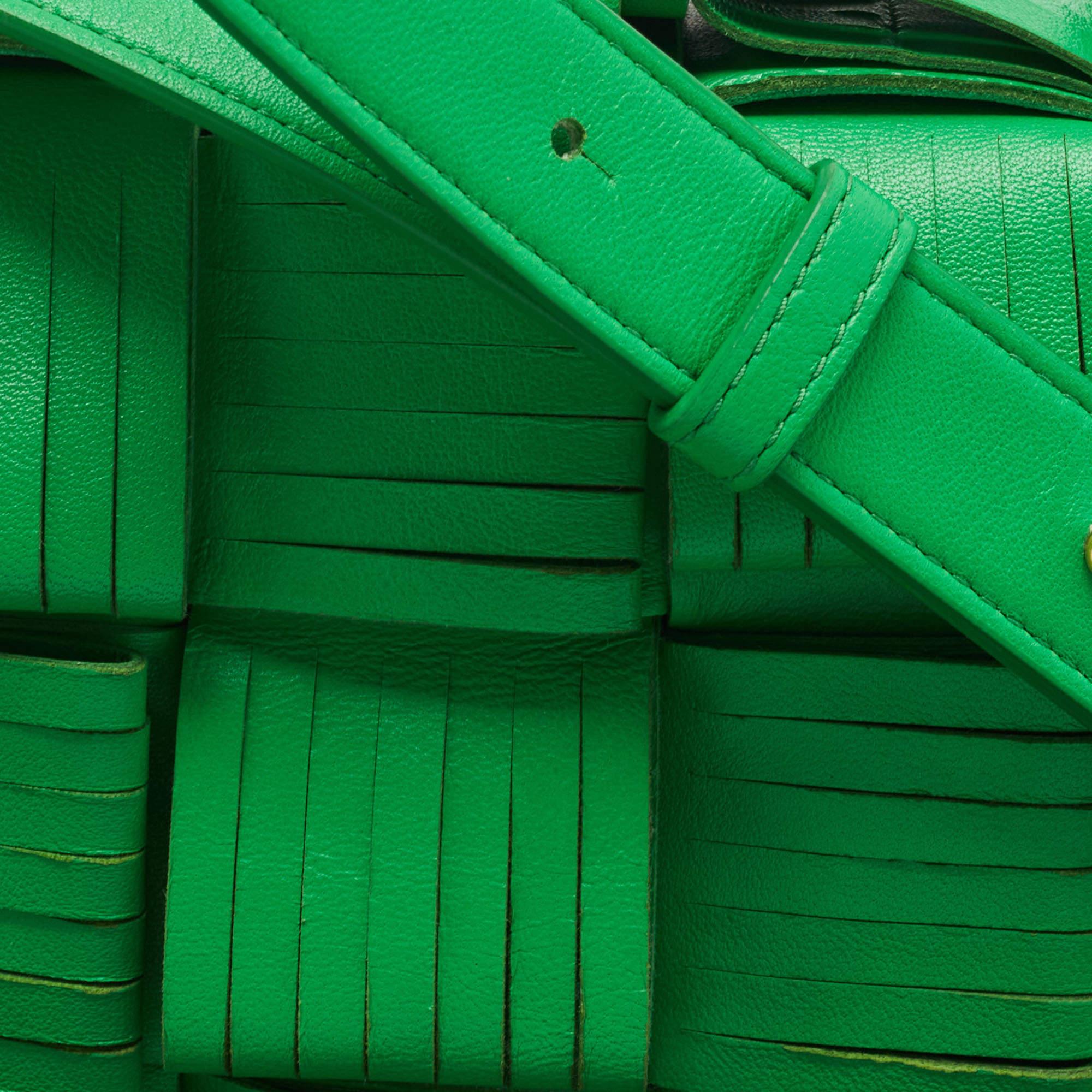 Bottega Veneta Green Leather Cassette Fringe Shoulder Bag For Sale 5