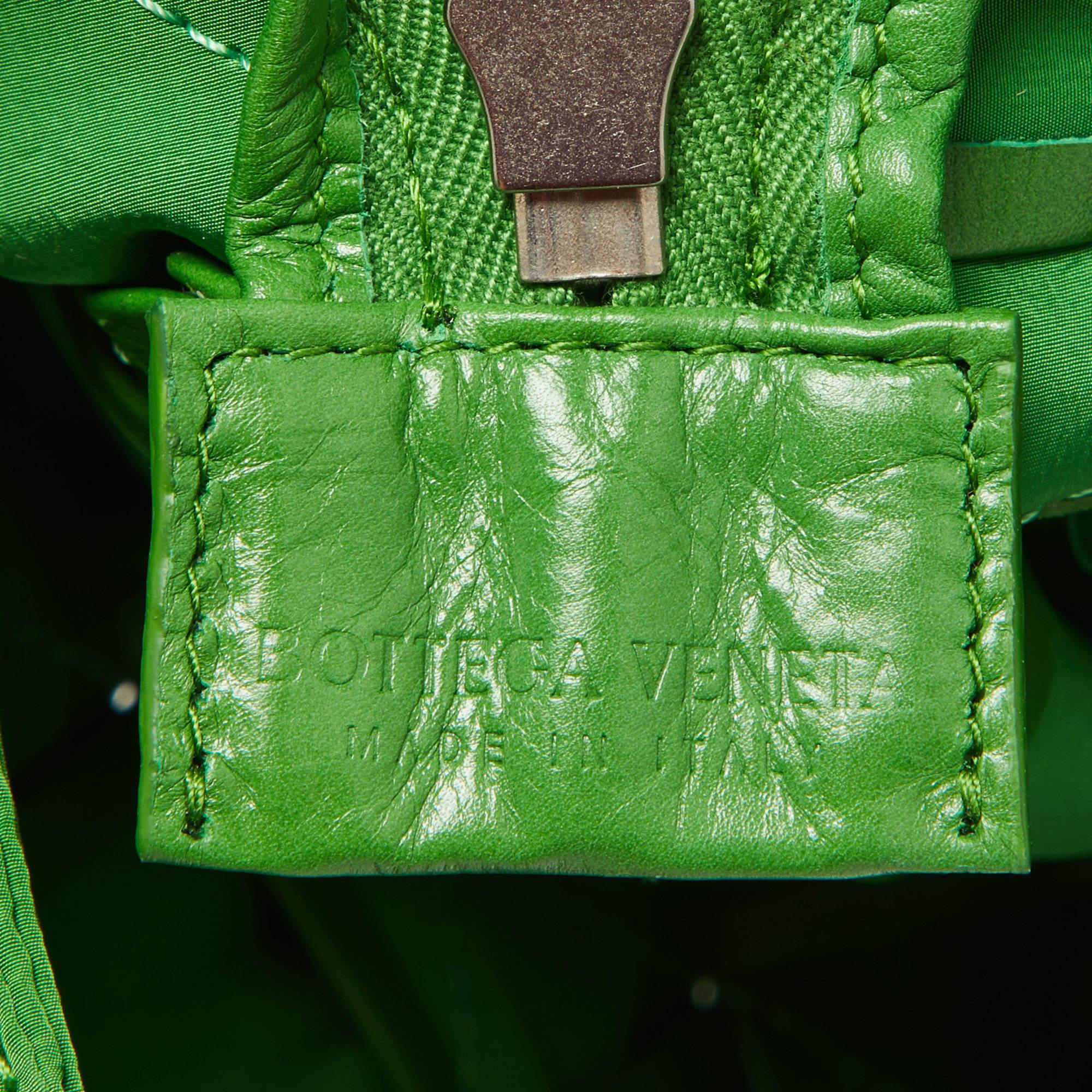 Bottega Veneta Green Leather Cassette Wristlet Pouch For Sale 3