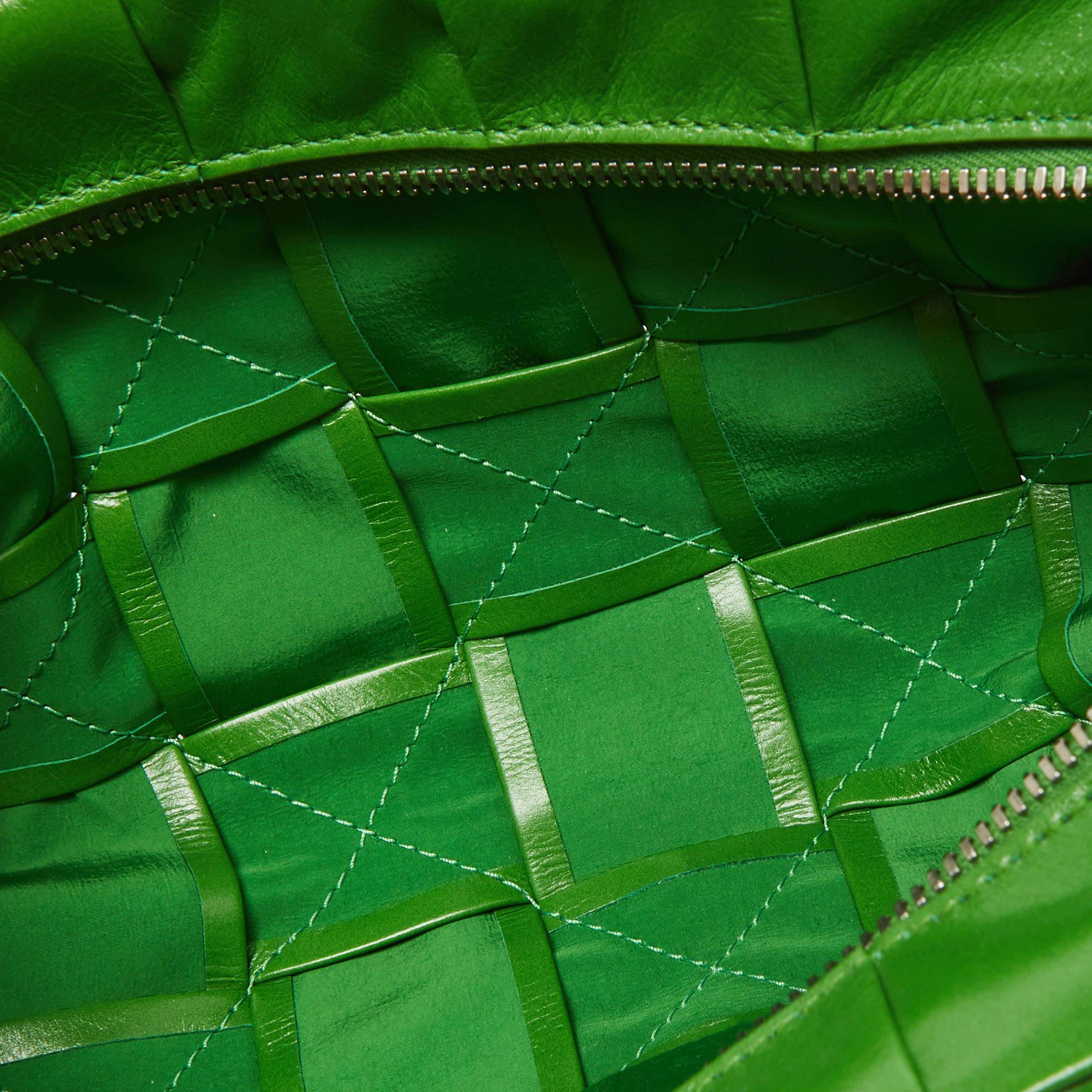 Bottega Veneta Green Leather Cassette Wristlet Pouch For Sale 5