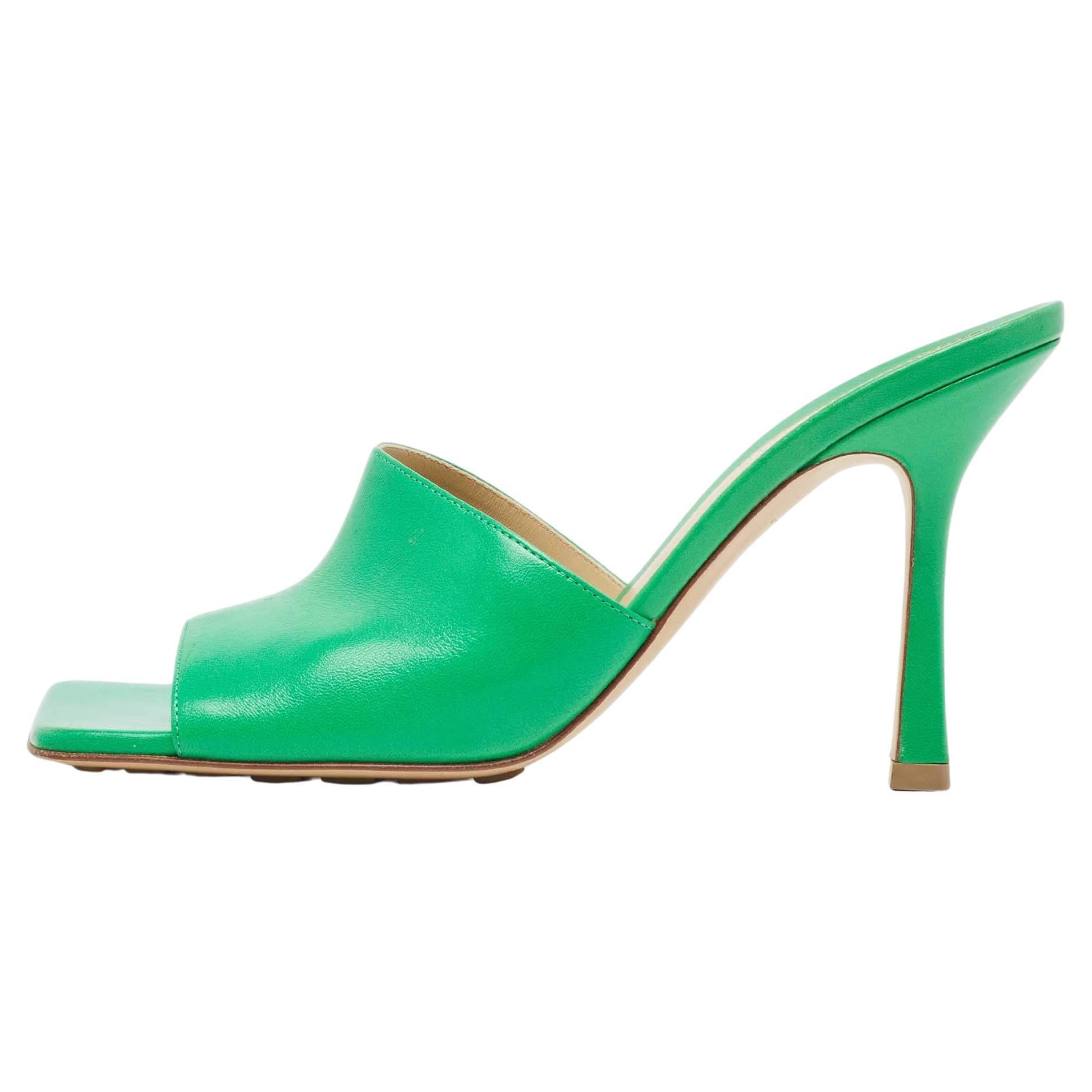 Bottega Veneta Green Leather Square Open Toe Slide Sandals Size 38 For Sale