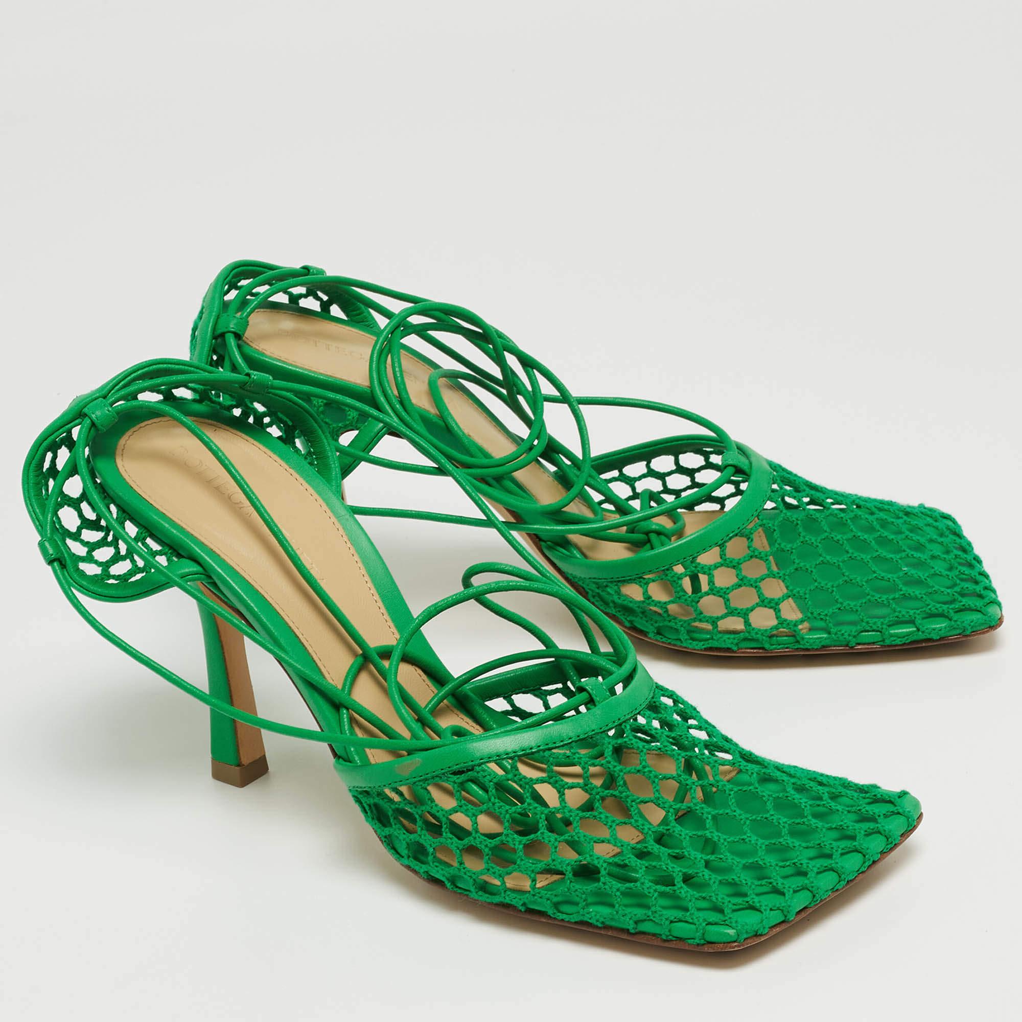 Bottega Veneta Green Mesh Stretch Ankle Tie Pumps Size 37.5 In Excellent Condition For Sale In Dubai, Al Qouz 2