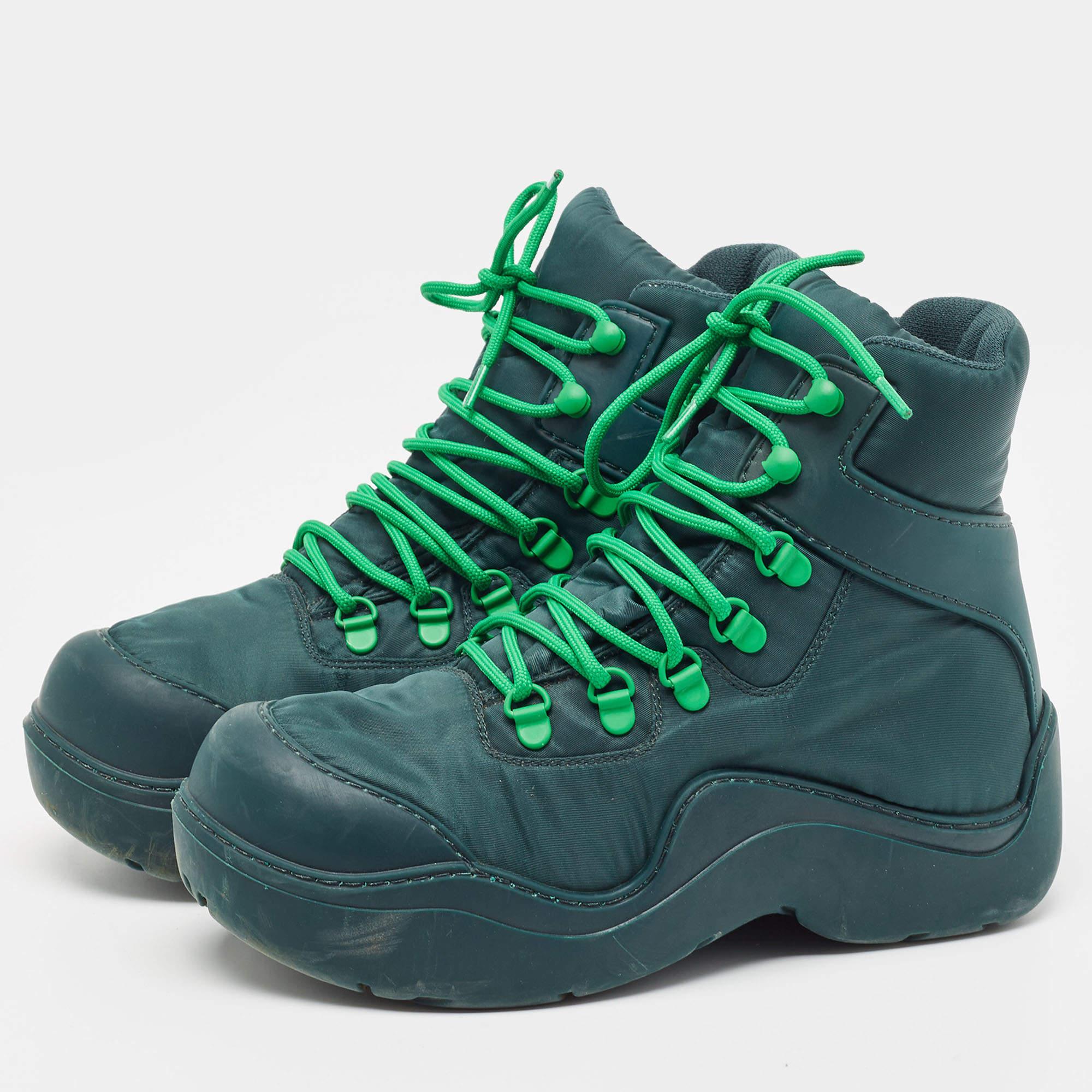 Les bottes sont un élément essentiel de votre garde-robe et ces bottes fabriquées dans des matériaux de qualité supérieure sont un excellent choix. Offrant le meilleur du confort et du style, cette paire à la semelle robuste sera parfaite avec un