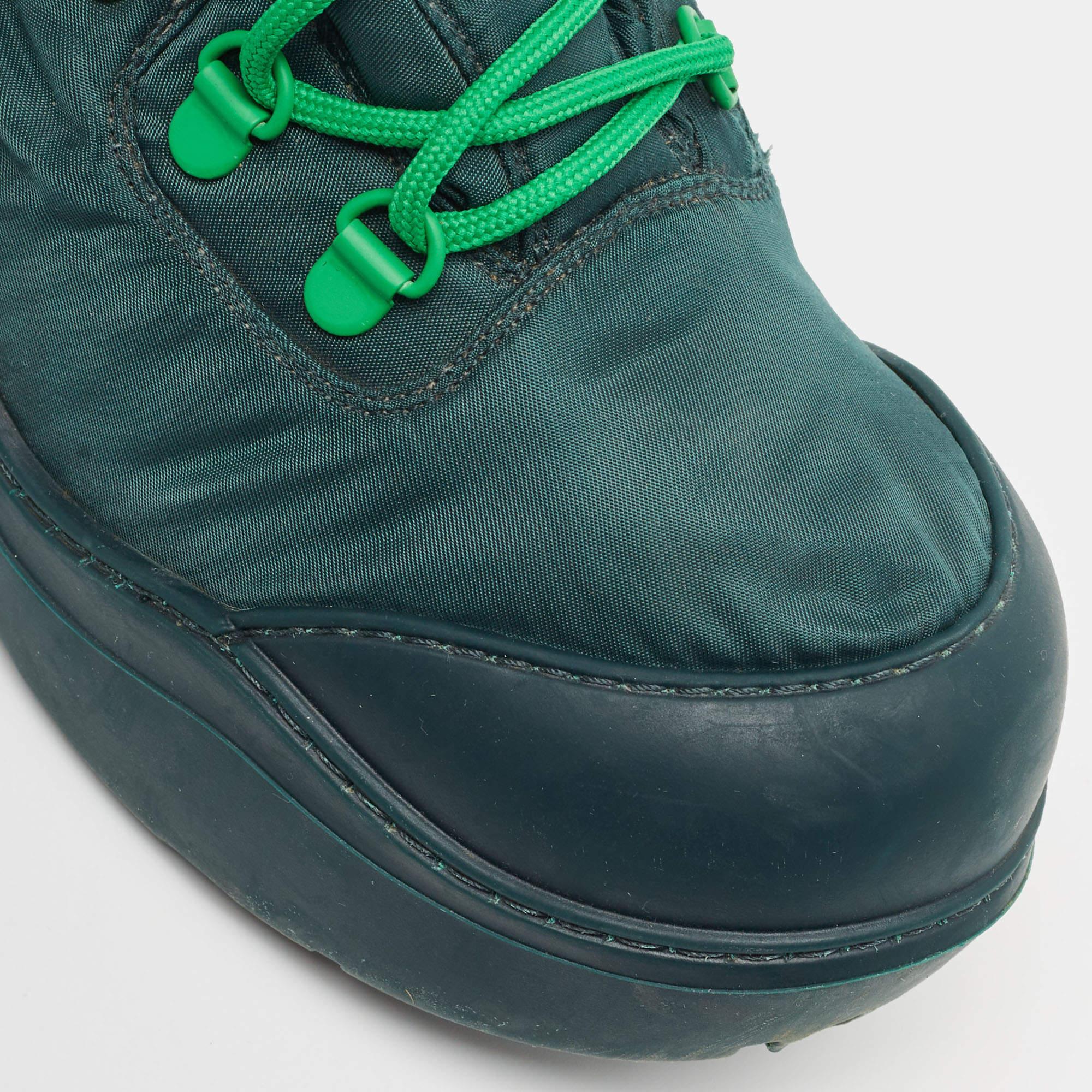 Bottega Veneta Bomber à lacets en nylon vert taille 37 en vente 2