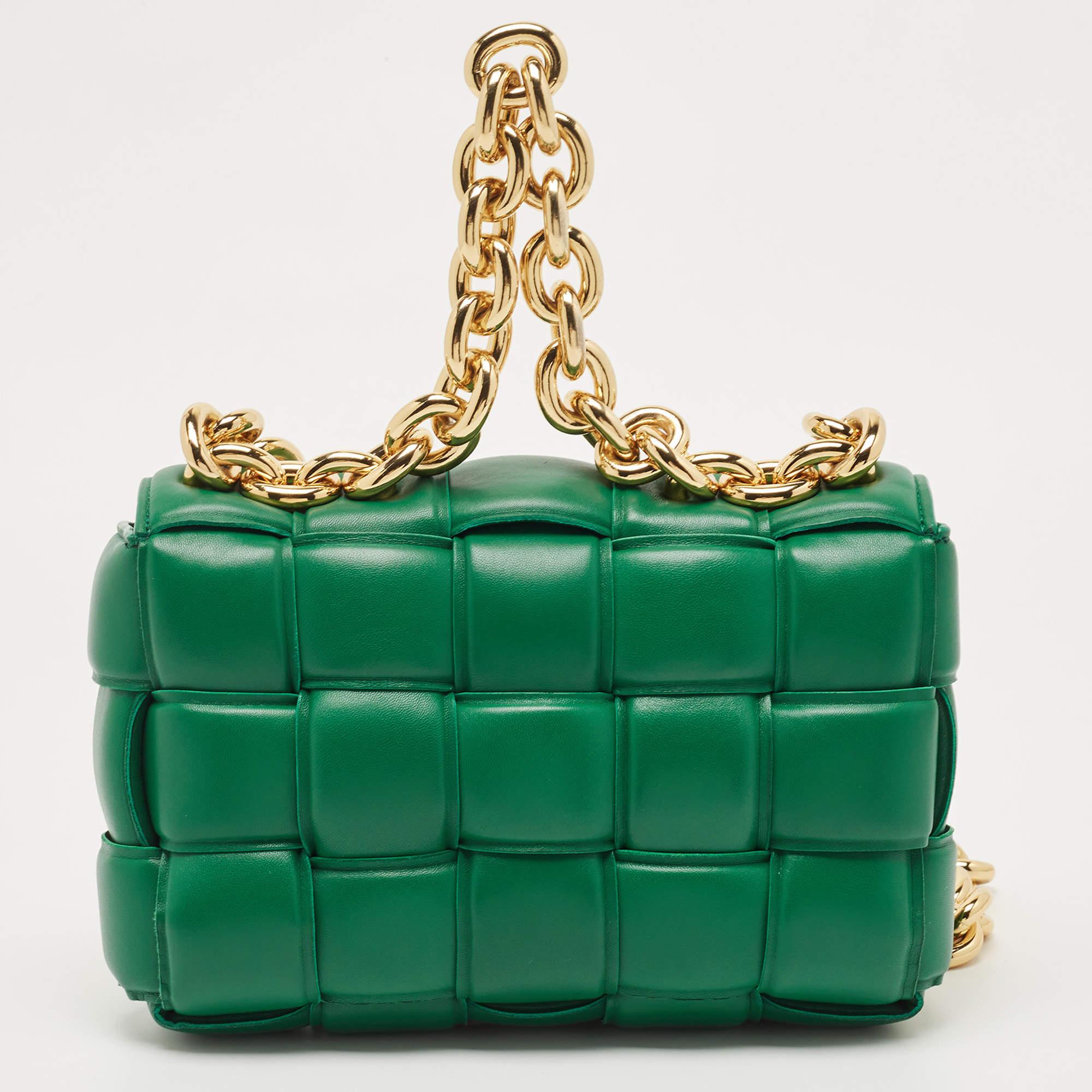 Bottega Veneta Green Padded Intrecciato Leather Cassette Chain Bag In Good Condition In Dubai, Al Qouz 2
