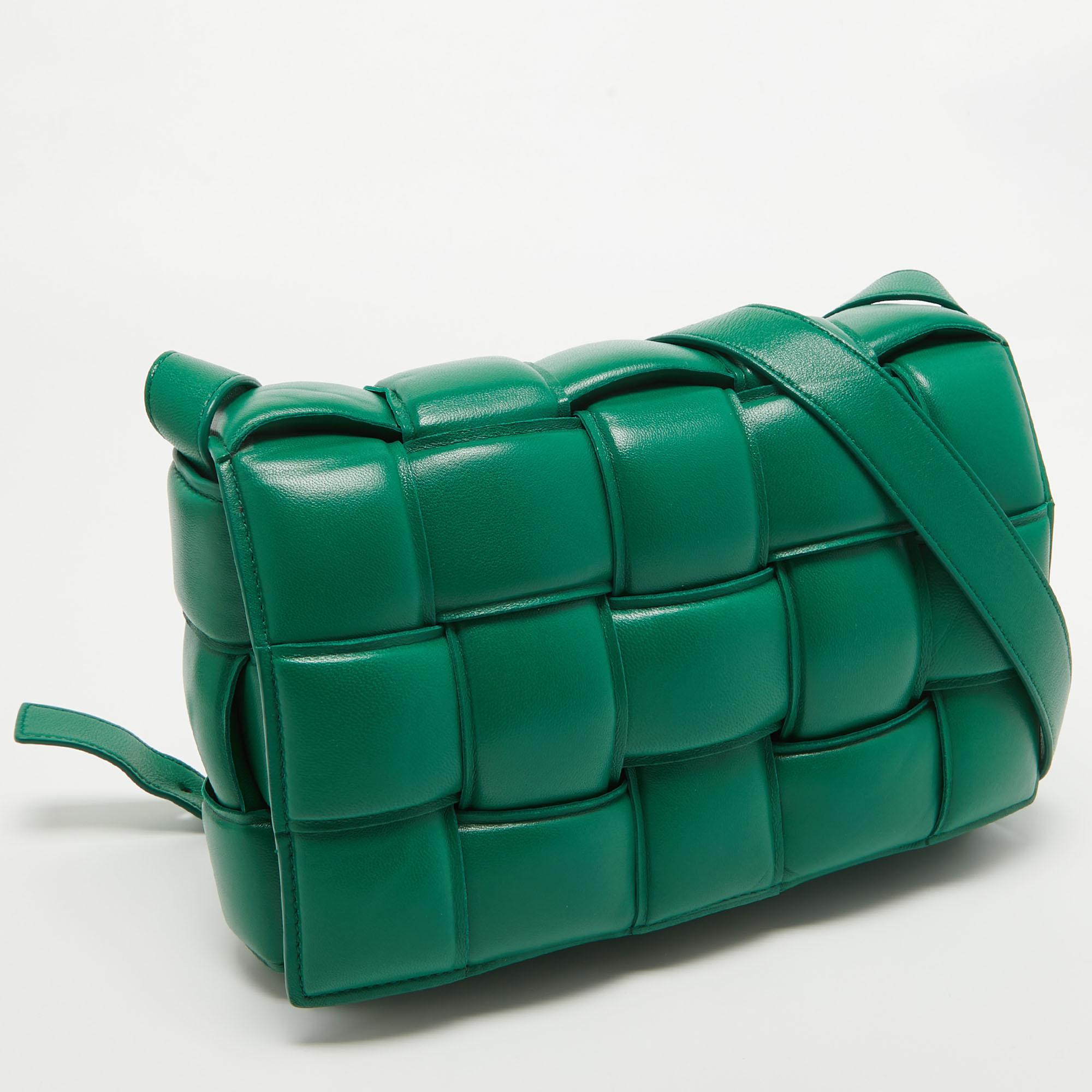 Bottega Veneta Green Padded Leather Cassette Shoulder Bag For Sale 6