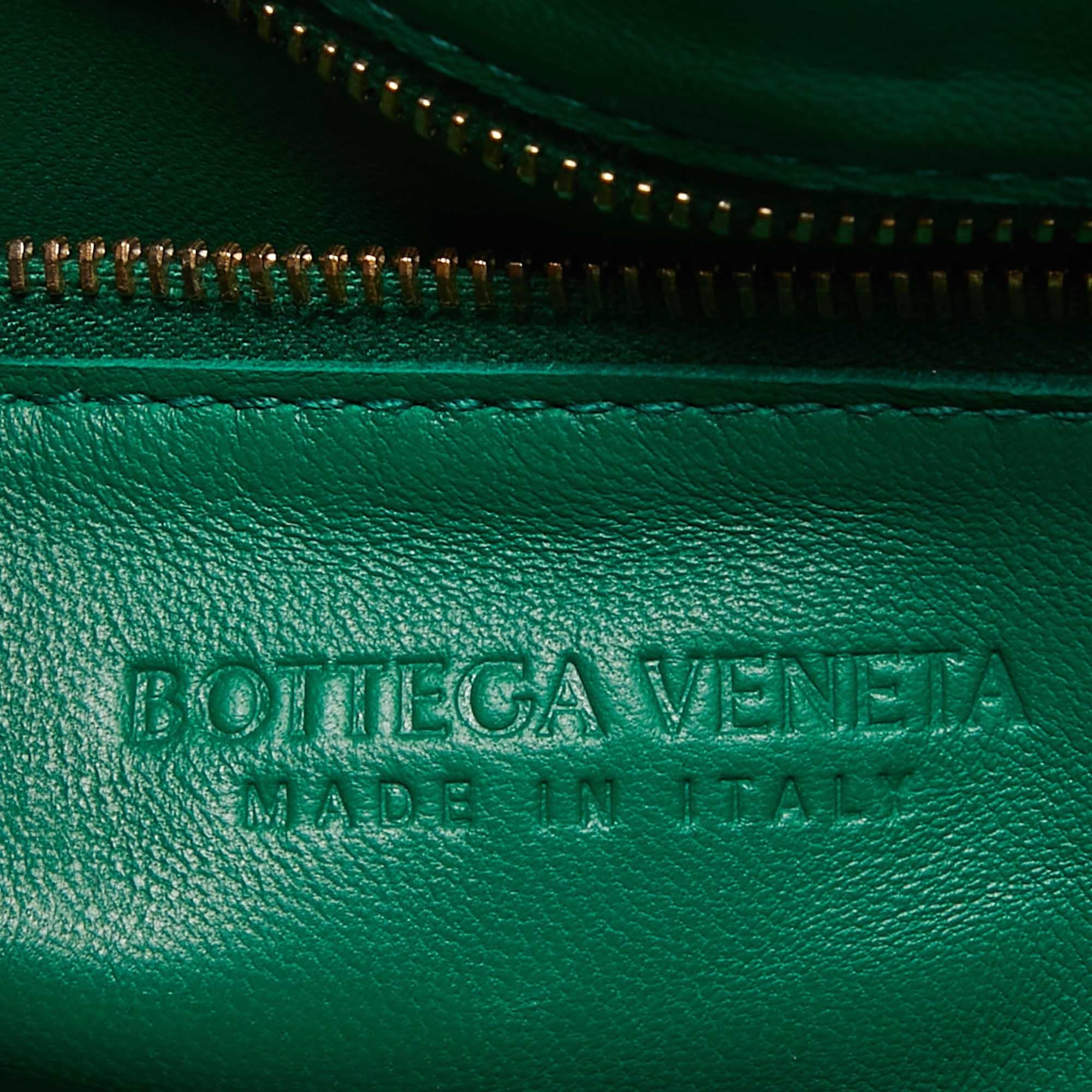 Bottega Veneta Green Padded Leather Cassette Shoulder Bag For Sale 8