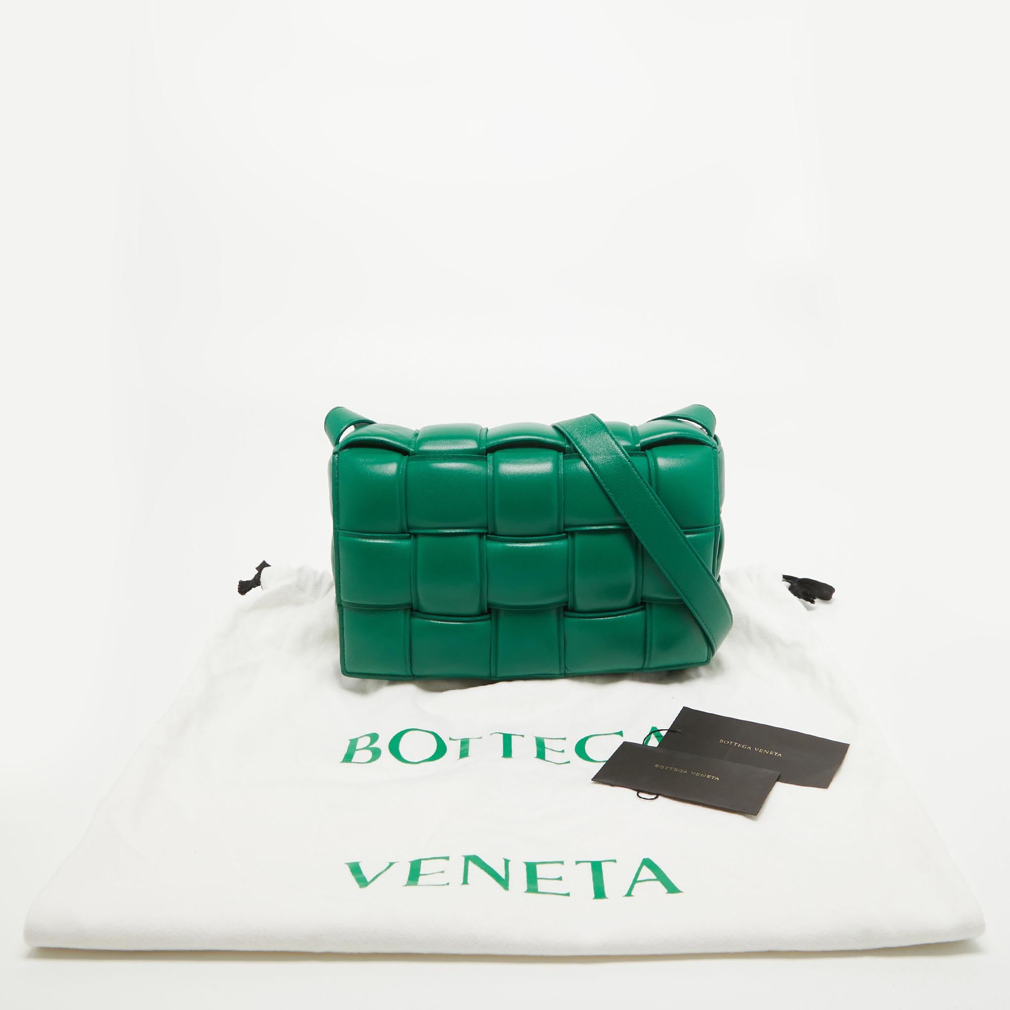 Bottega Veneta Green Padded Leather Cassette Shoulder Bag For Sale 10