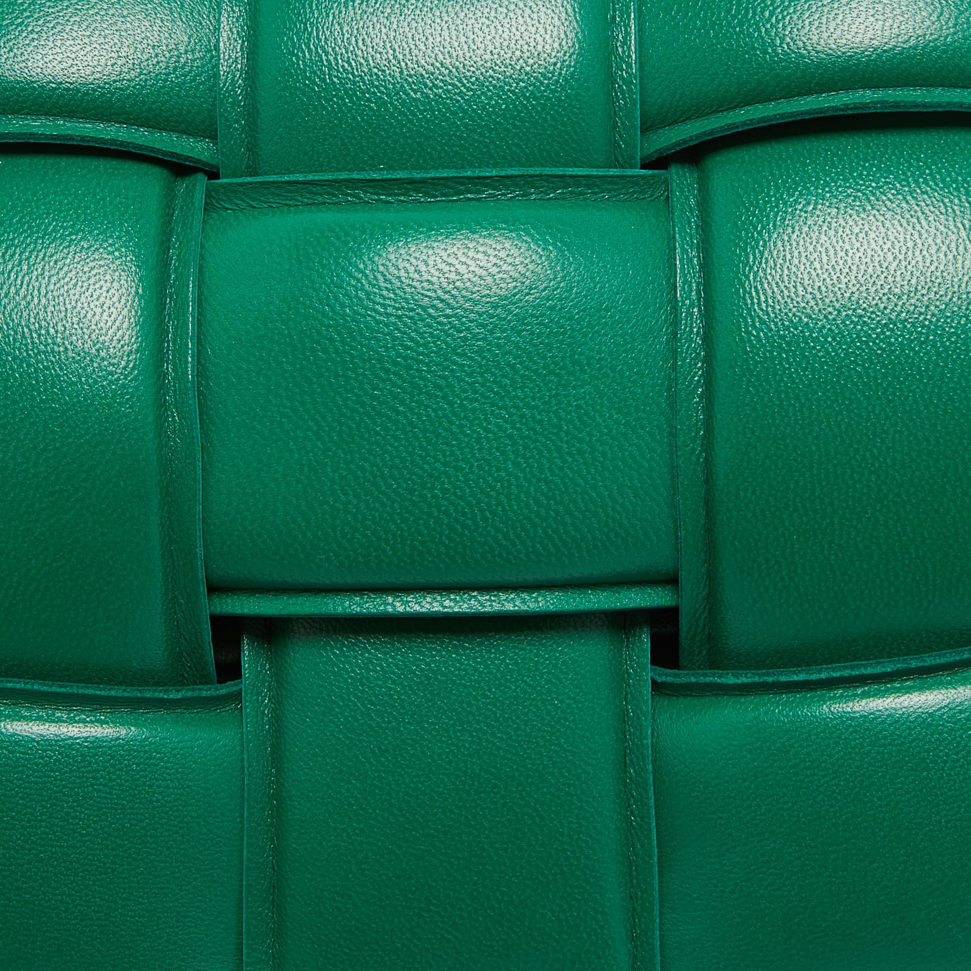 Women's Bottega Veneta Green Padded Leather Cassette Shoulder Bag For Sale