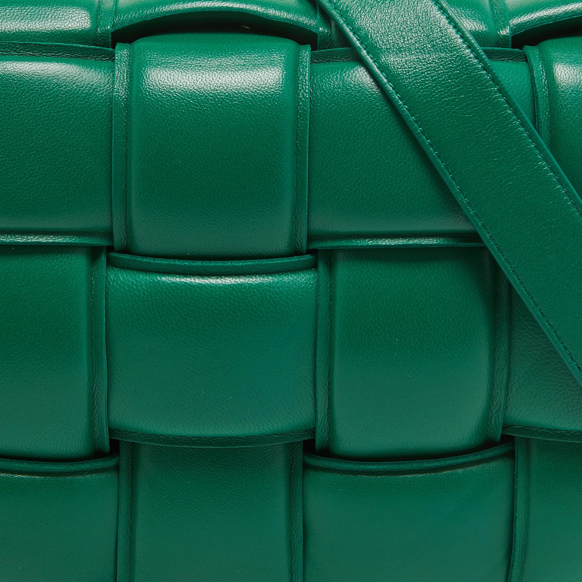 Bottega Veneta Green Padded Leather Cassette Shoulder Bag For Sale 1
