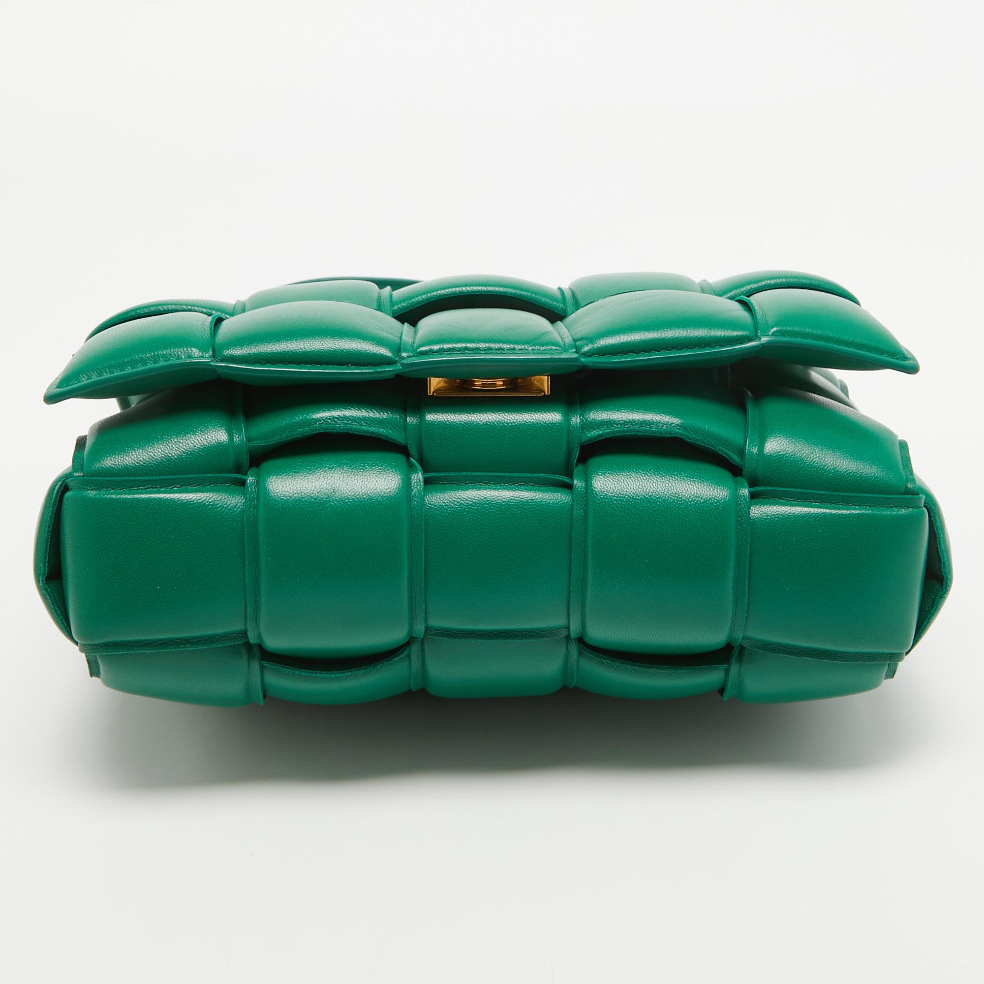 Bottega Veneta Green Padded Leather Cassette Shoulder Bag For Sale 2