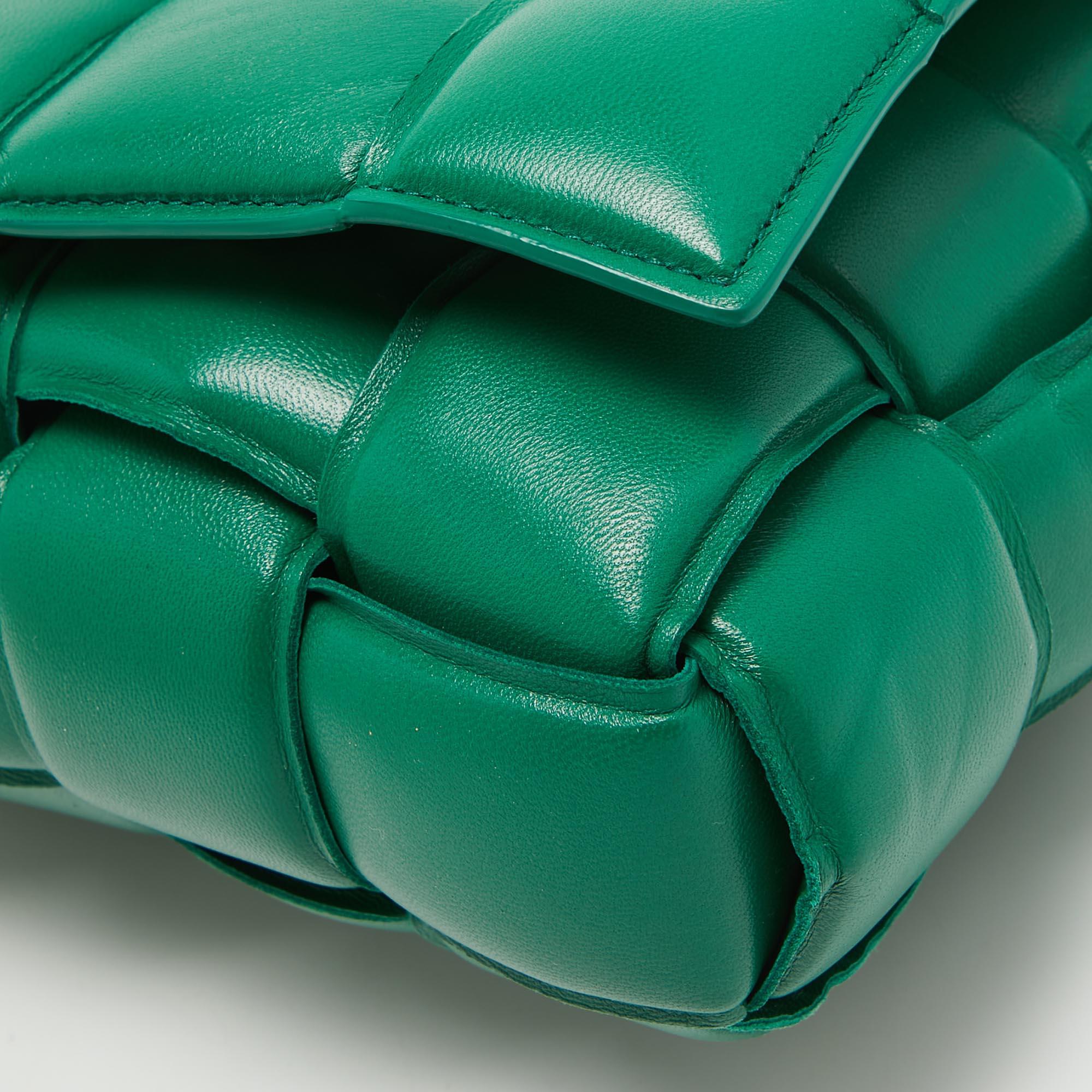Bottega Veneta Green Padded Leather Cassette Shoulder Bag For Sale 3