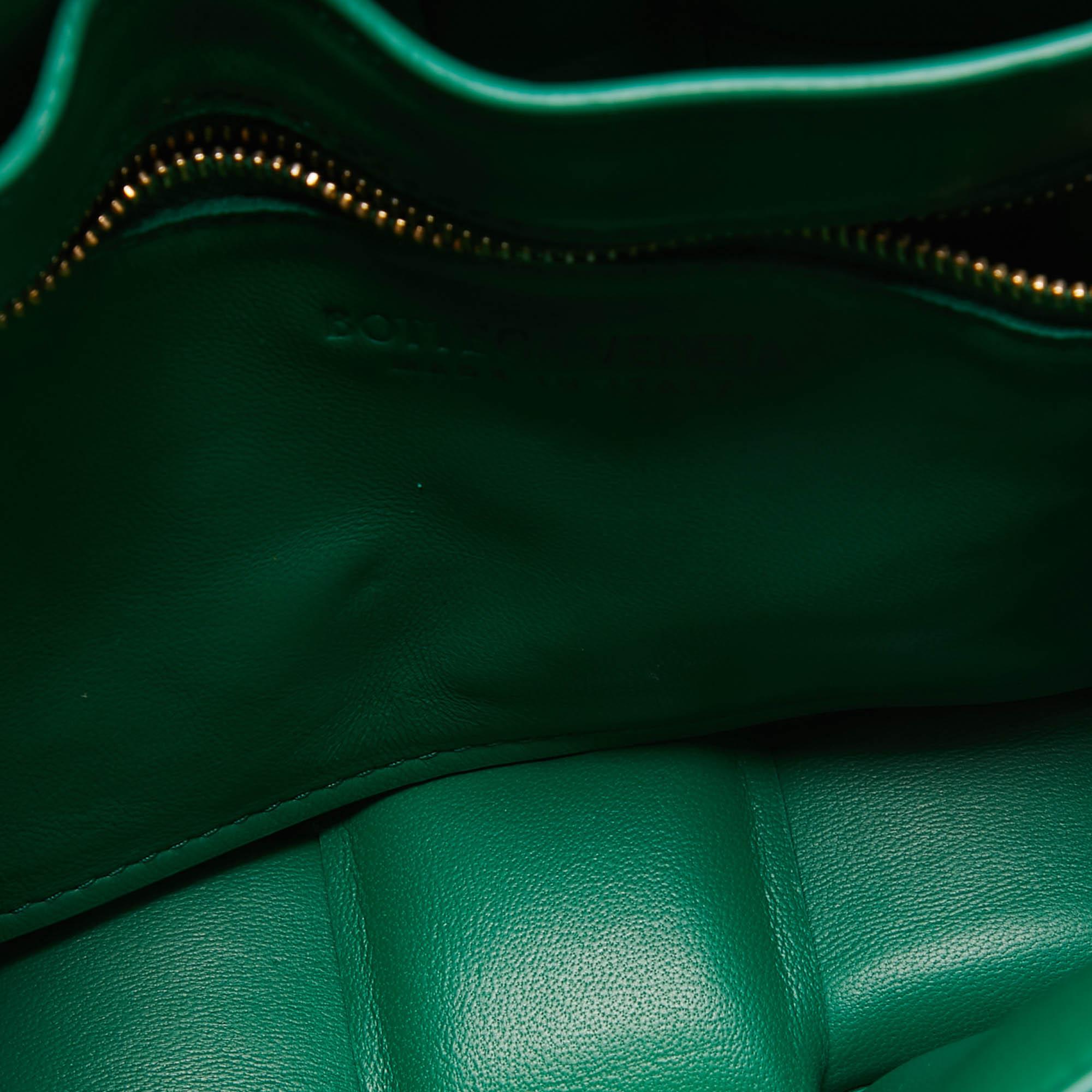 Bottega Veneta Green Padded Leather Cassette Shoulder Bag For Sale 4