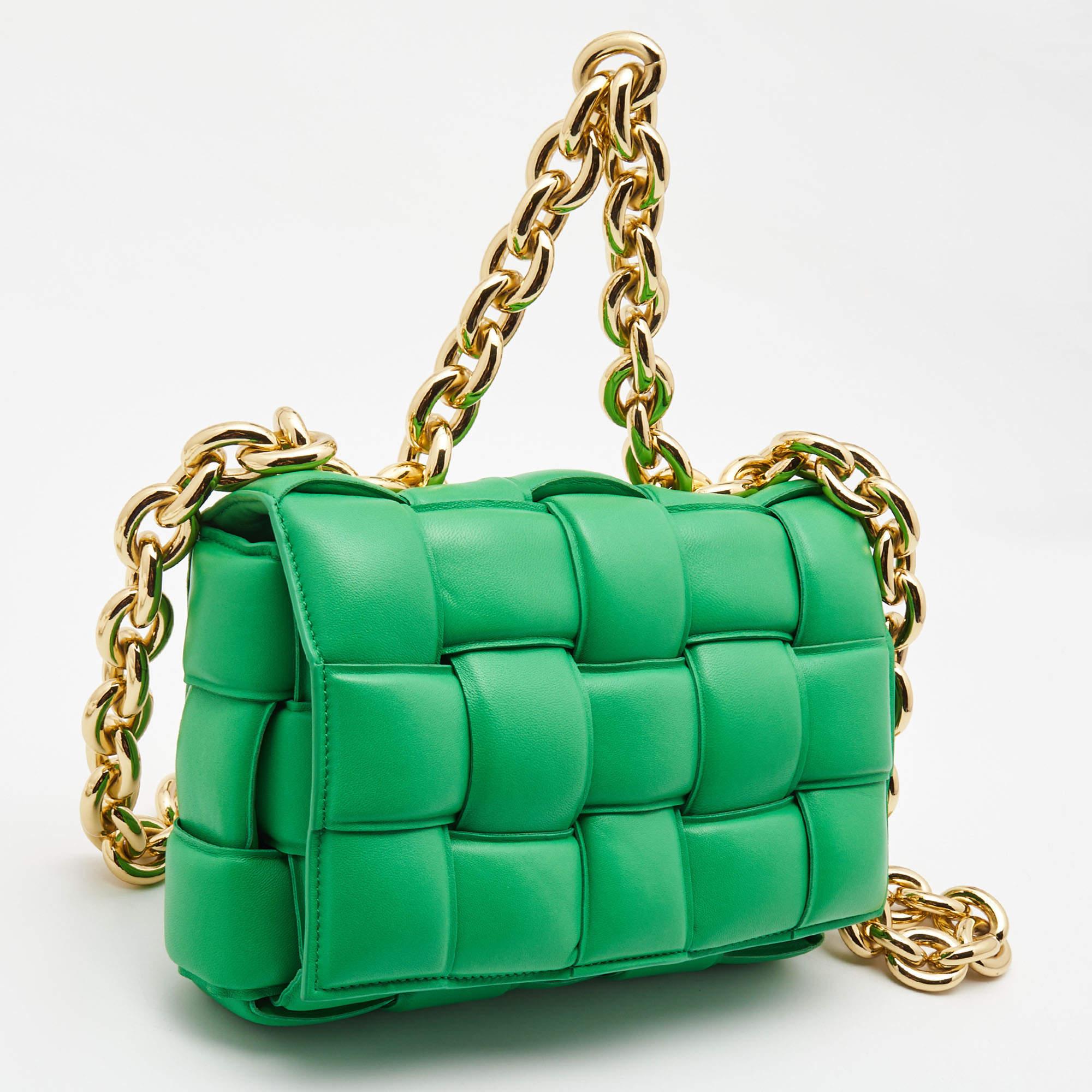 Bottega Veneta Green Padded Leather Chain Cassette Shoulder Bag In New Condition In Dubai, Al Qouz 2