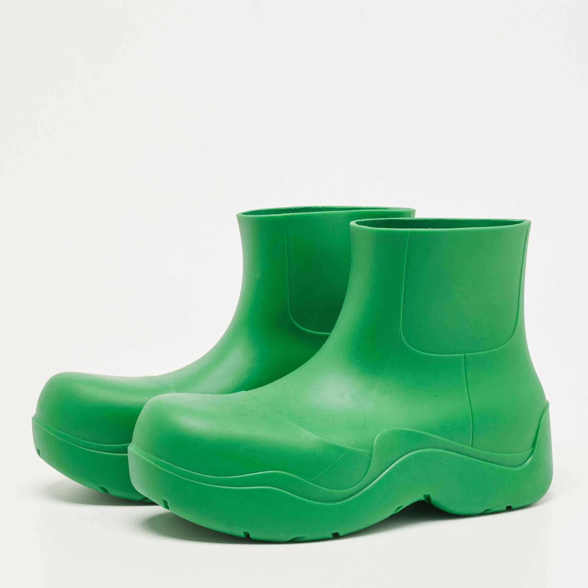 Men's Bottega Veneta Green Rubber Puddle Ankle Boot Size 42 For Sale