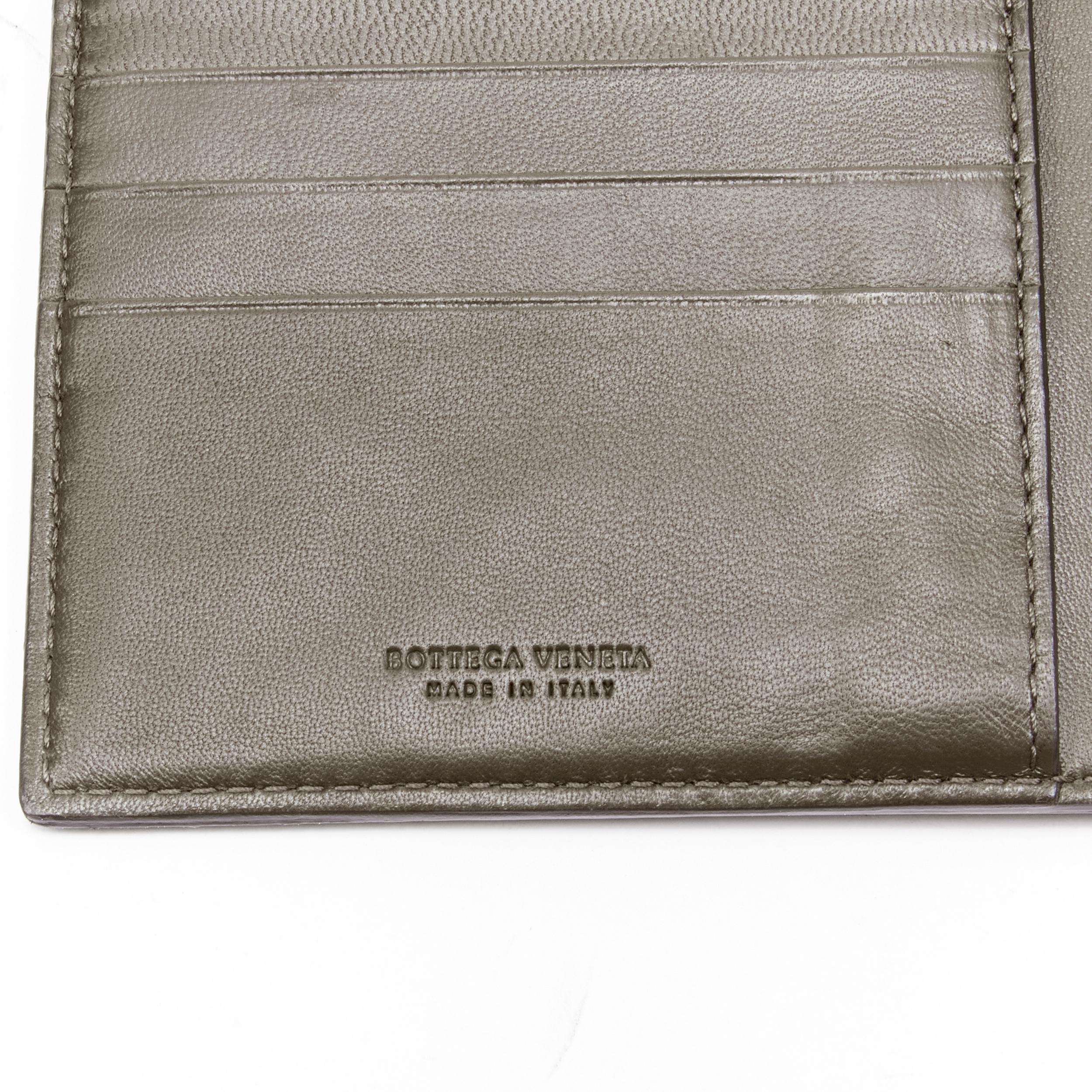 BOTTEGA VENETA grey genuine alligator leather bi-fold portfolio wallet In Good Condition For Sale In Hong Kong, NT