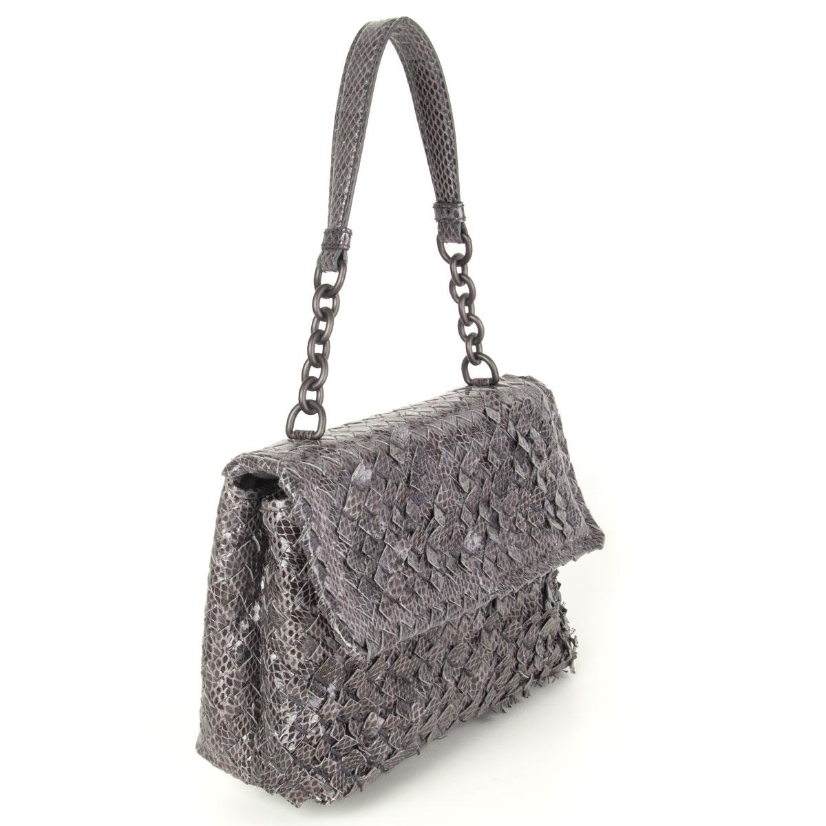 Bottega Veneta 'Baby Olimpia' shoulder bag grey and charcoal Intrecciato Ayers. Opens with a flap and is lined in grey smooth calfskin and suede divided in two compartements with one zipper pocket against the back. Has been carried and is in