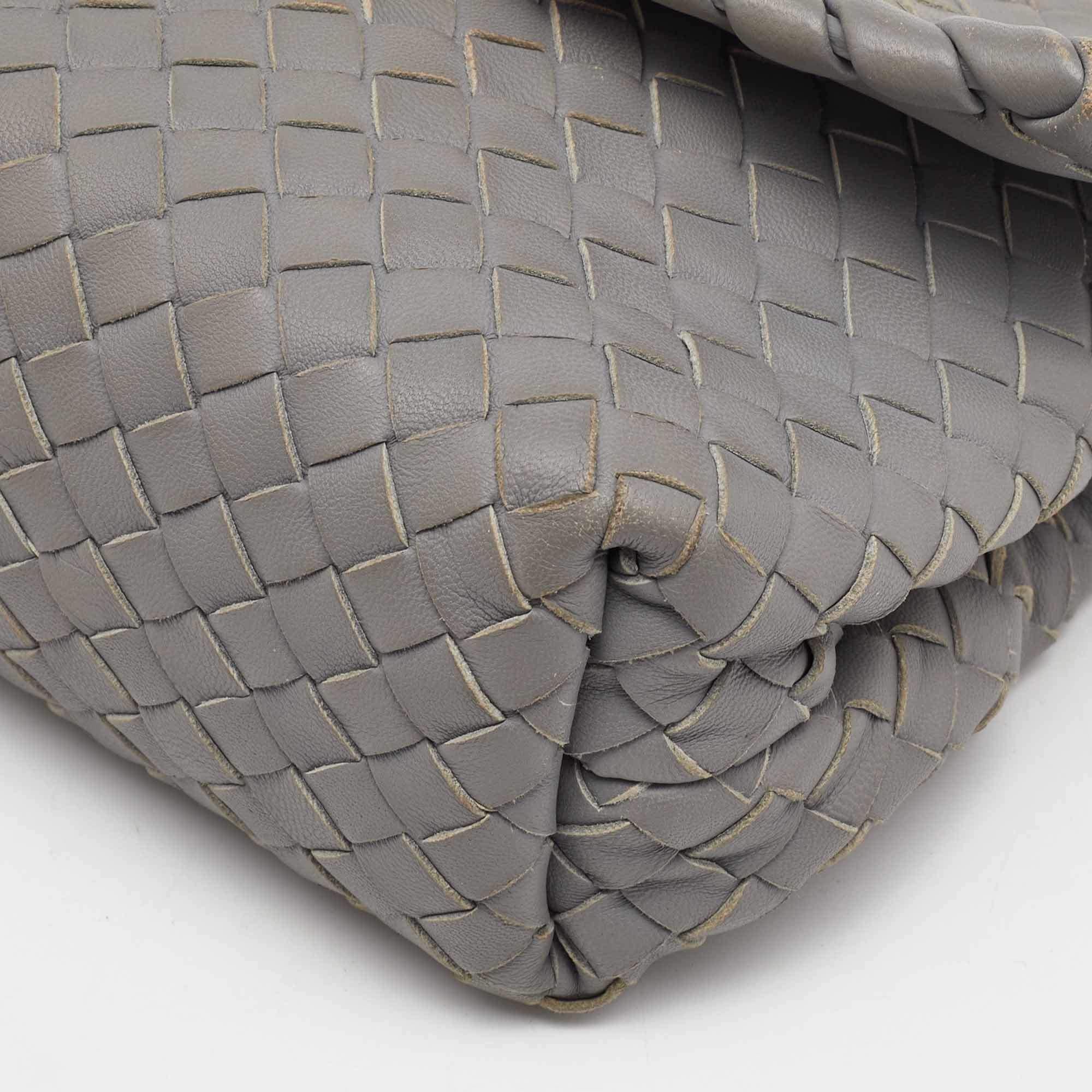 Bottega Veneta Grey Intrecciato Leather Baby Olimpia Shoulder Bag In Good Condition In Dubai, Al Qouz 2
