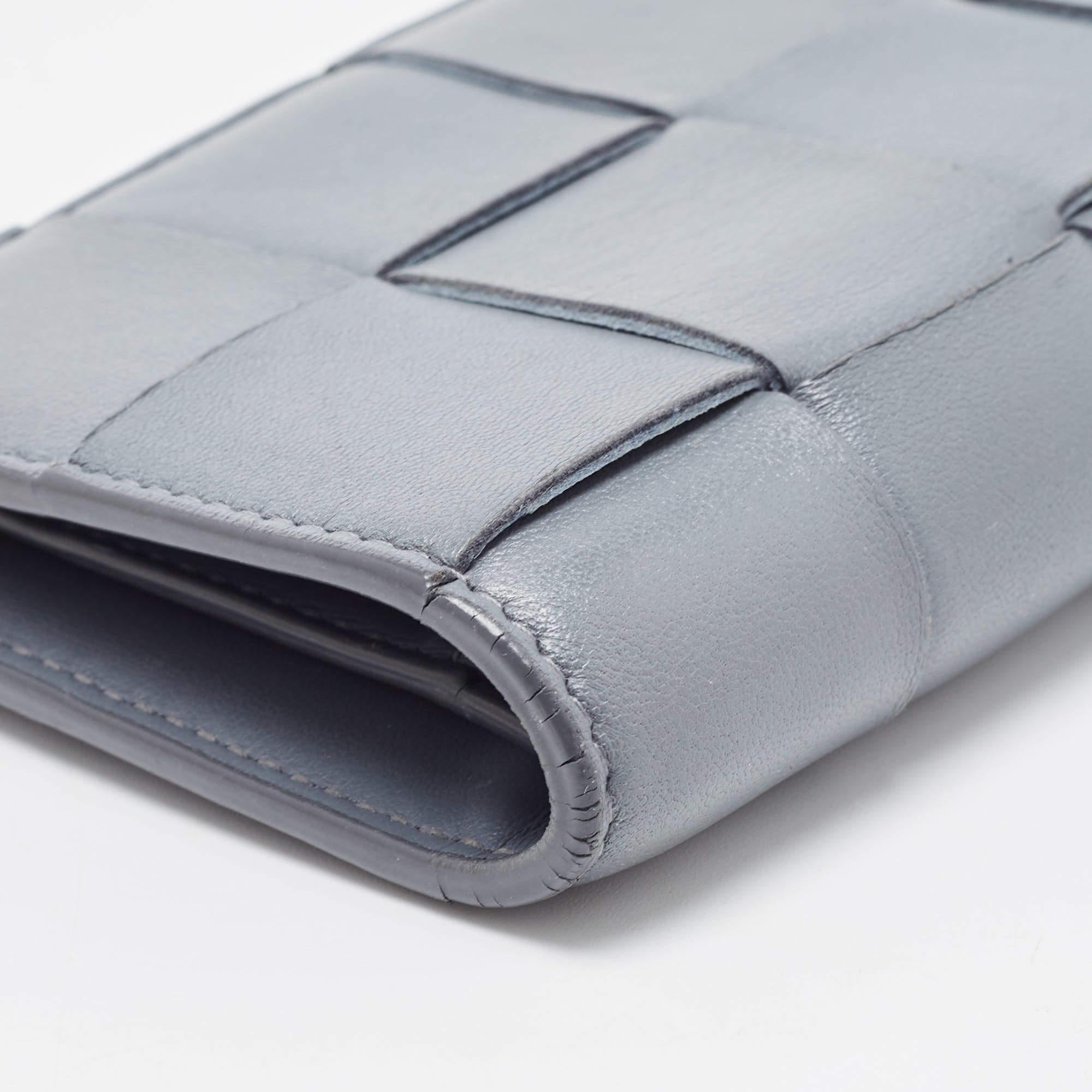 Women's Bottega Veneta Grey Intrecciato Leather Bifold Zip Wallet