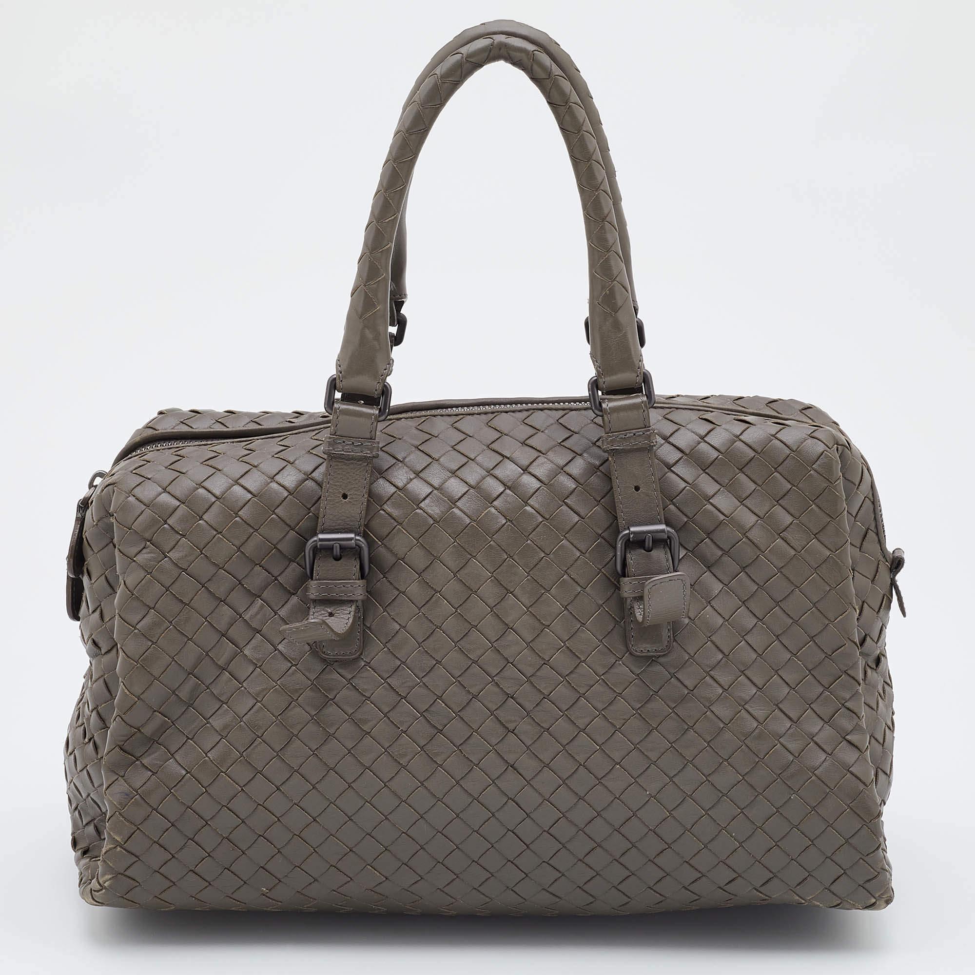 Bottega Veneta Grey Intrecciato Leather Boston Zip Bag In Good Condition In Dubai, Al Qouz 2