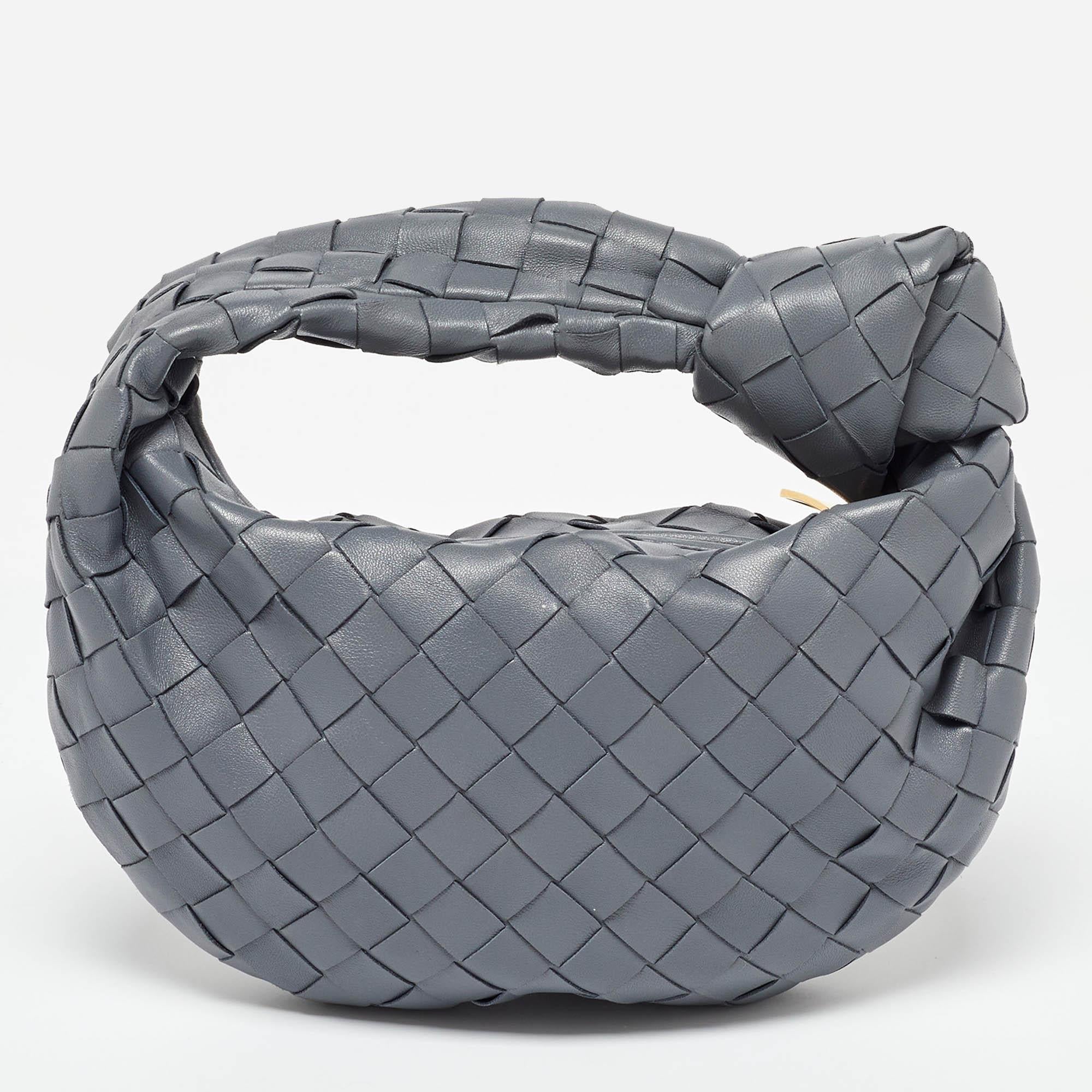 Gris Bottega Veneta Hobo Mini Jodie en cuir Intrecciato gris en vente